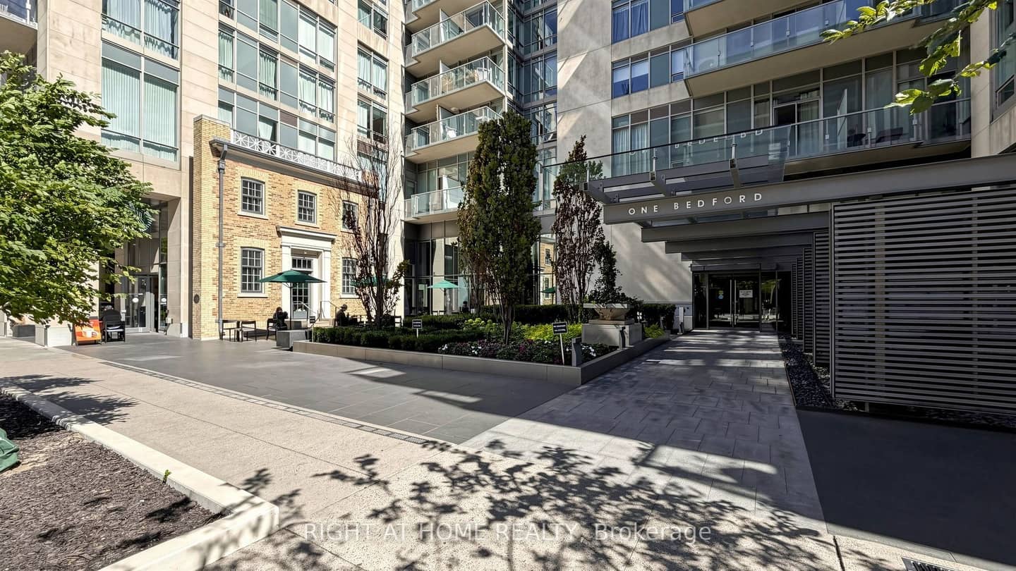 1 Bedford Road 422, Toronto, ON M5R 2B5