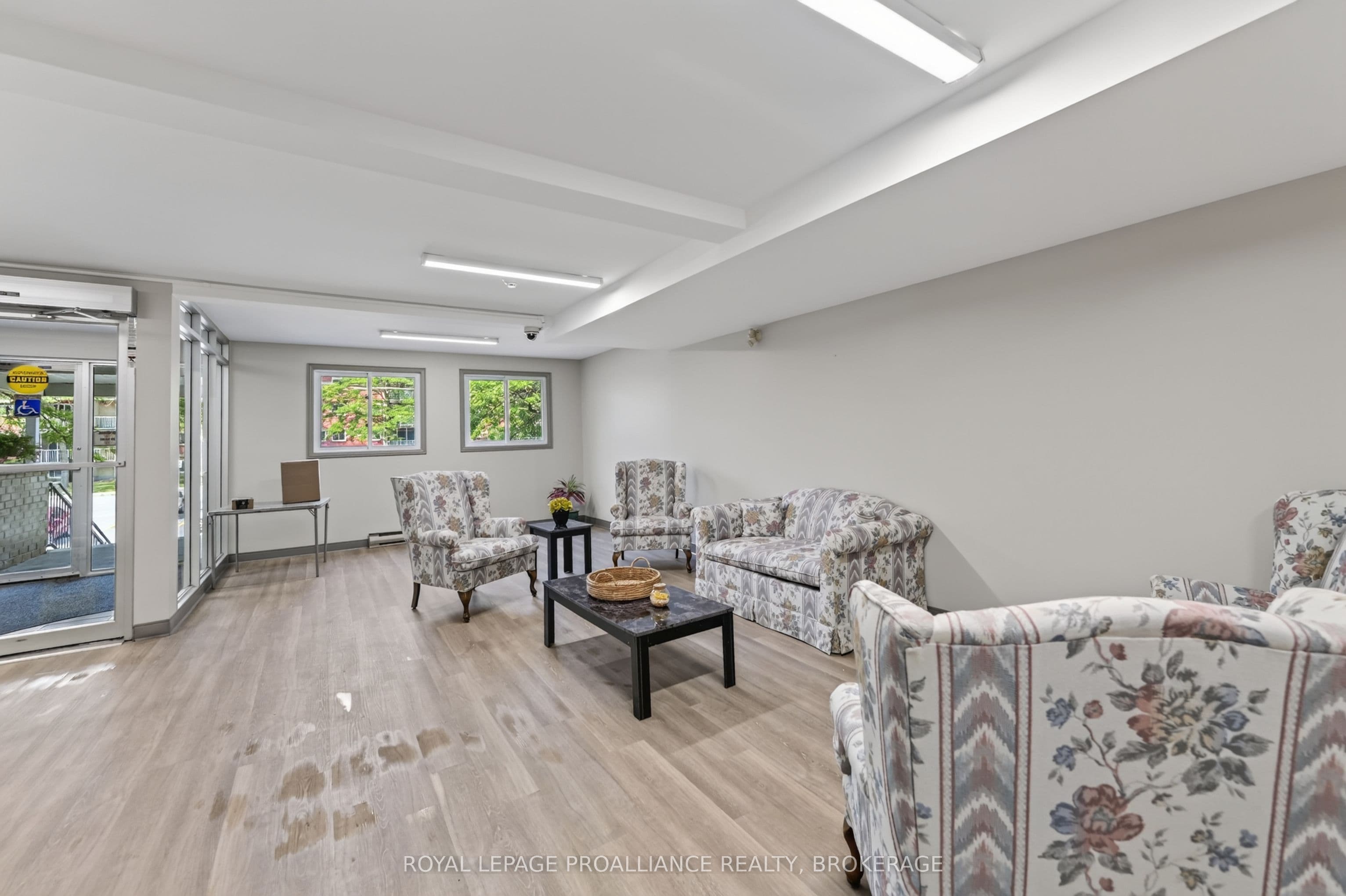316 Kingsdale Avenue 411, Kingston, ON K7M 8S2