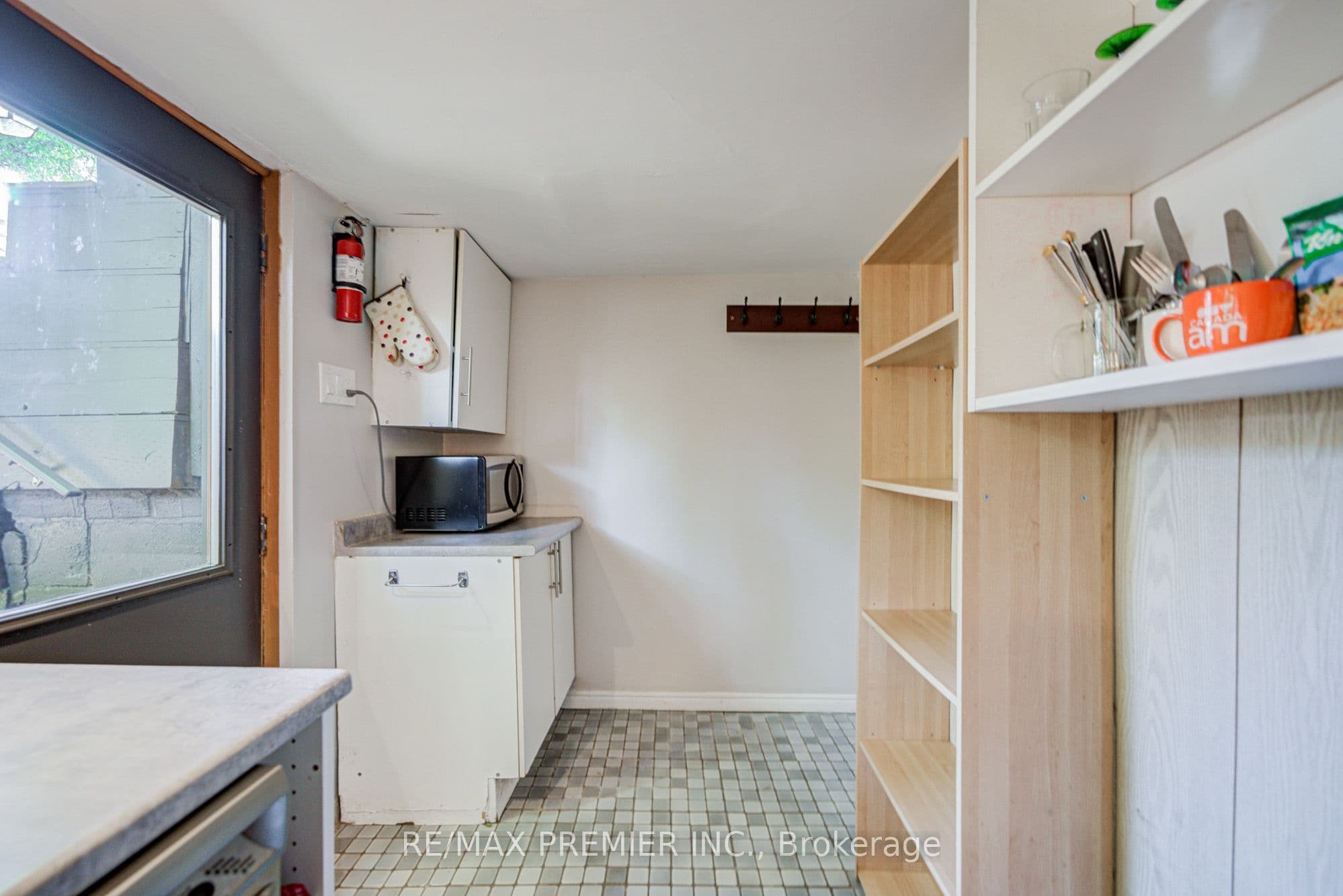 224 Lippincott Street 1, Toronto, ON M5S 2P5
