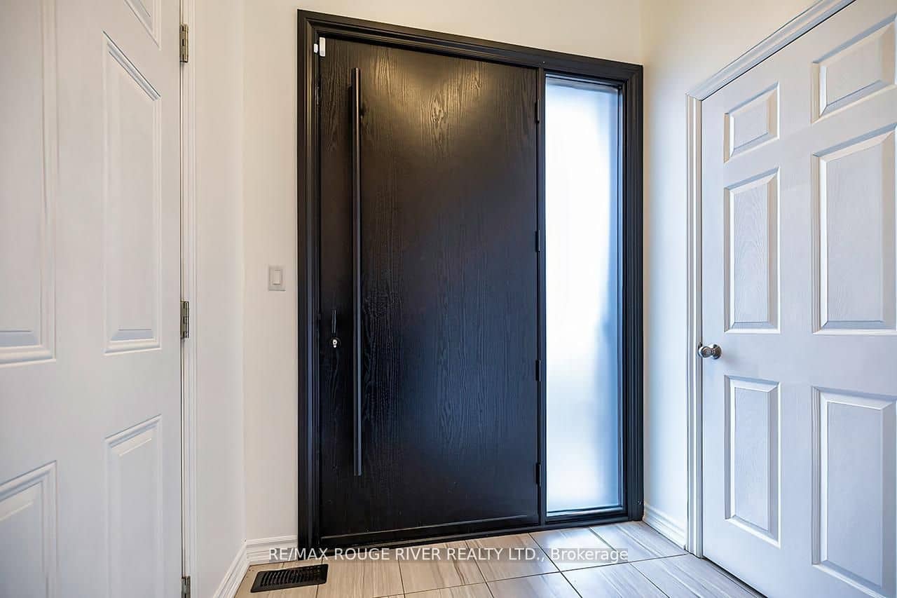 10 Moses Crescent, Clarington, ON L1C 0T7