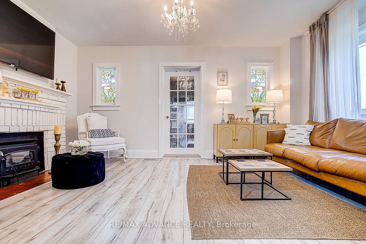 33 Castlefield Avenue, Toronto, ON M4R 1G5