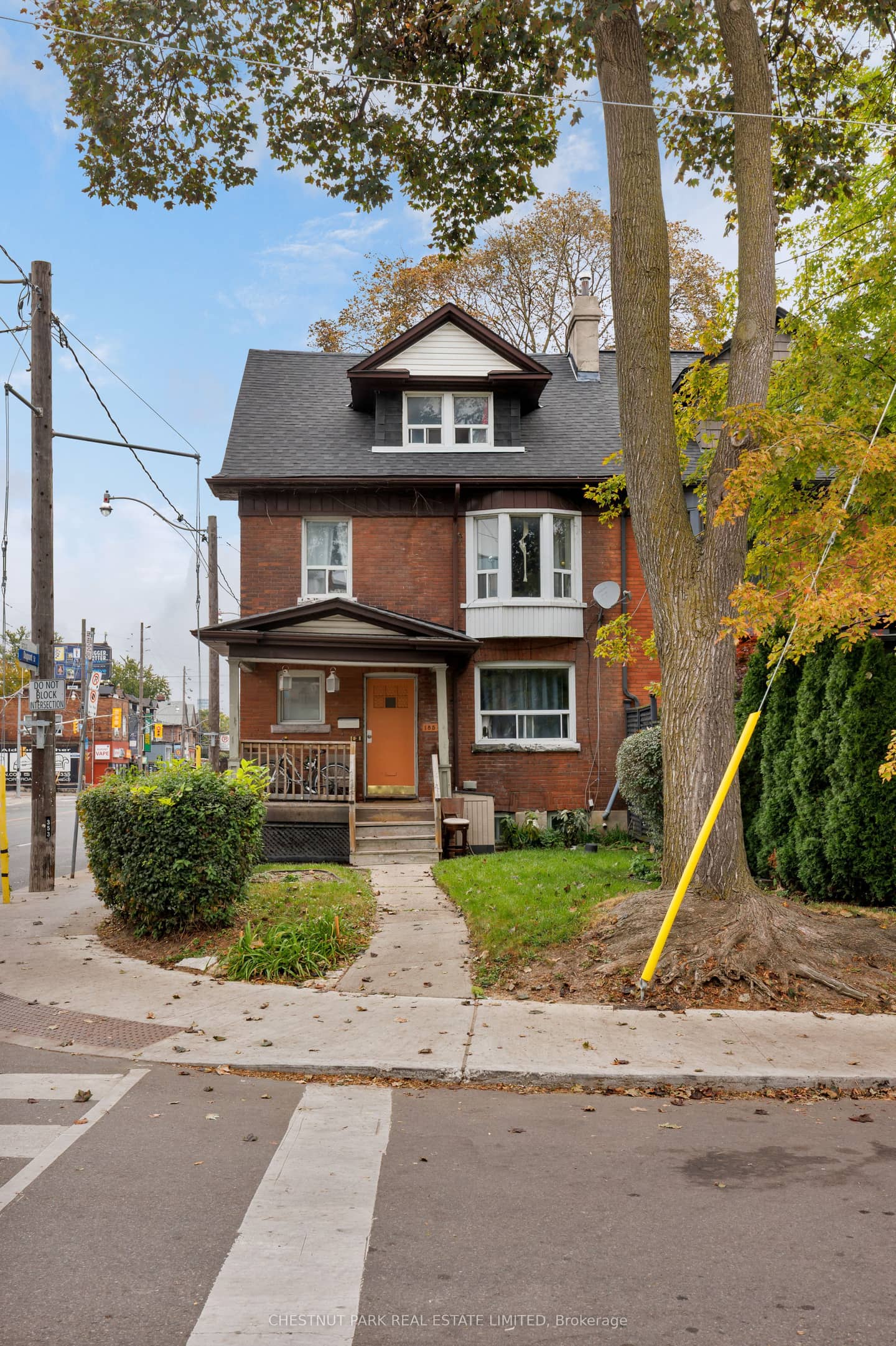 185 Walmer Road, Toronto, ON M5R 2X8