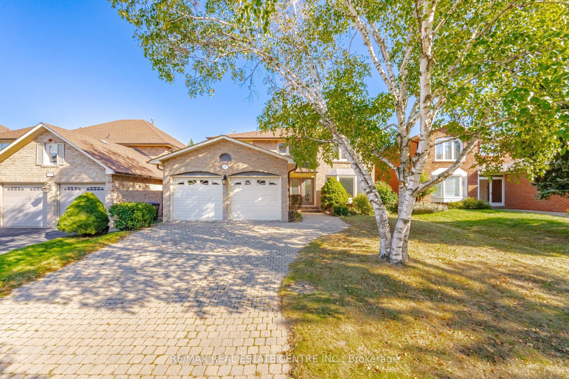 1572 Maple Ridge Drive, Mississauga, ON L4W 3C8