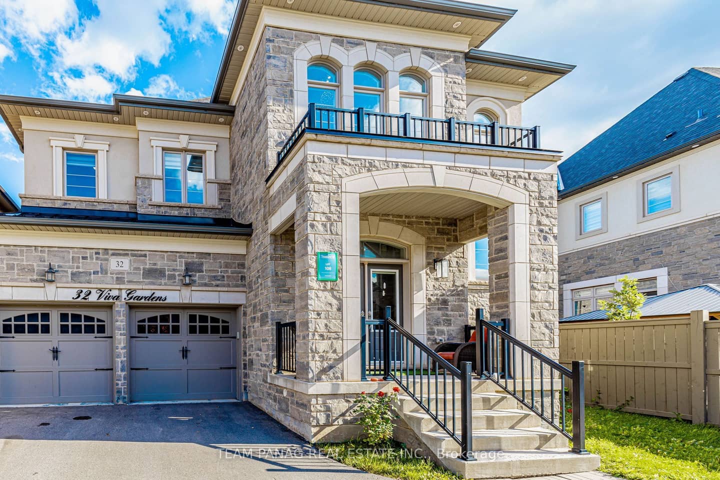 32 Viva Gardens, Oakville, ON L6H 0Z1