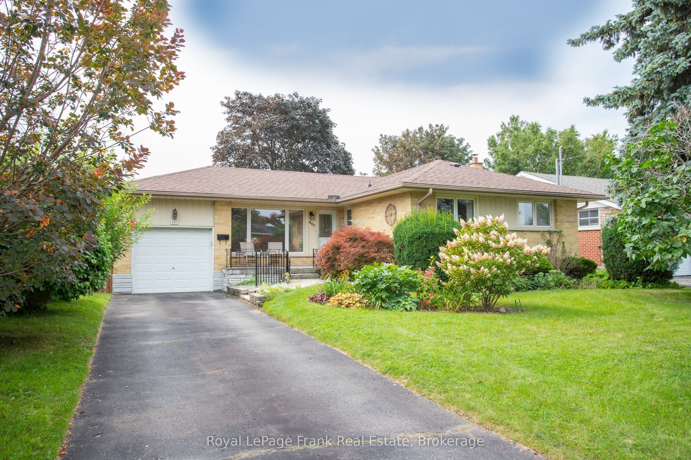 407 Glencastle Avenue, Oshawa, ON L1J 3K7