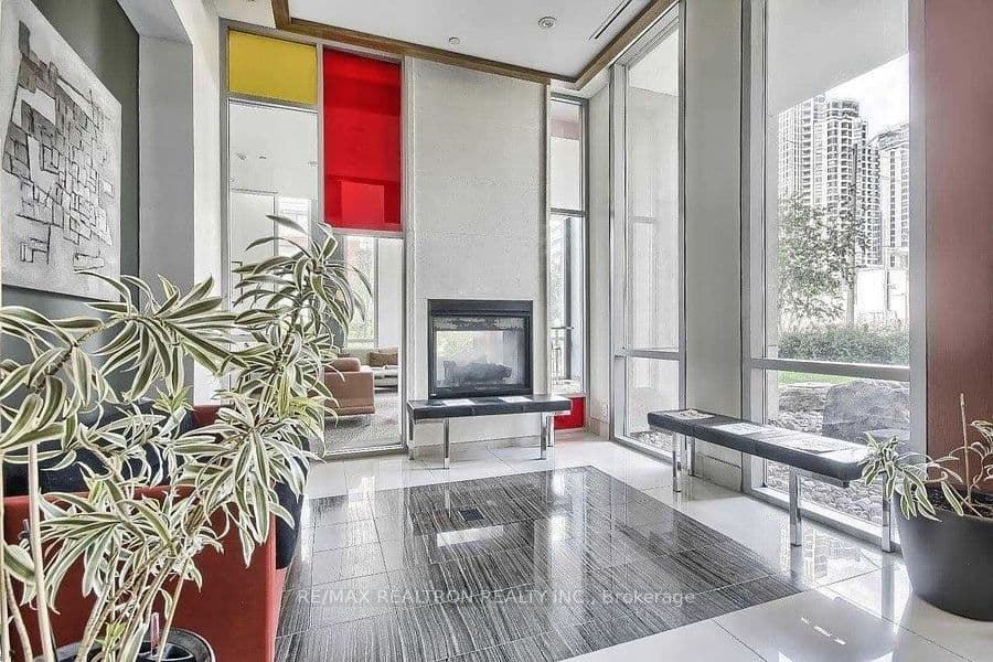30 Canterbury Place 1103, Toronto, ON M2N 0B9