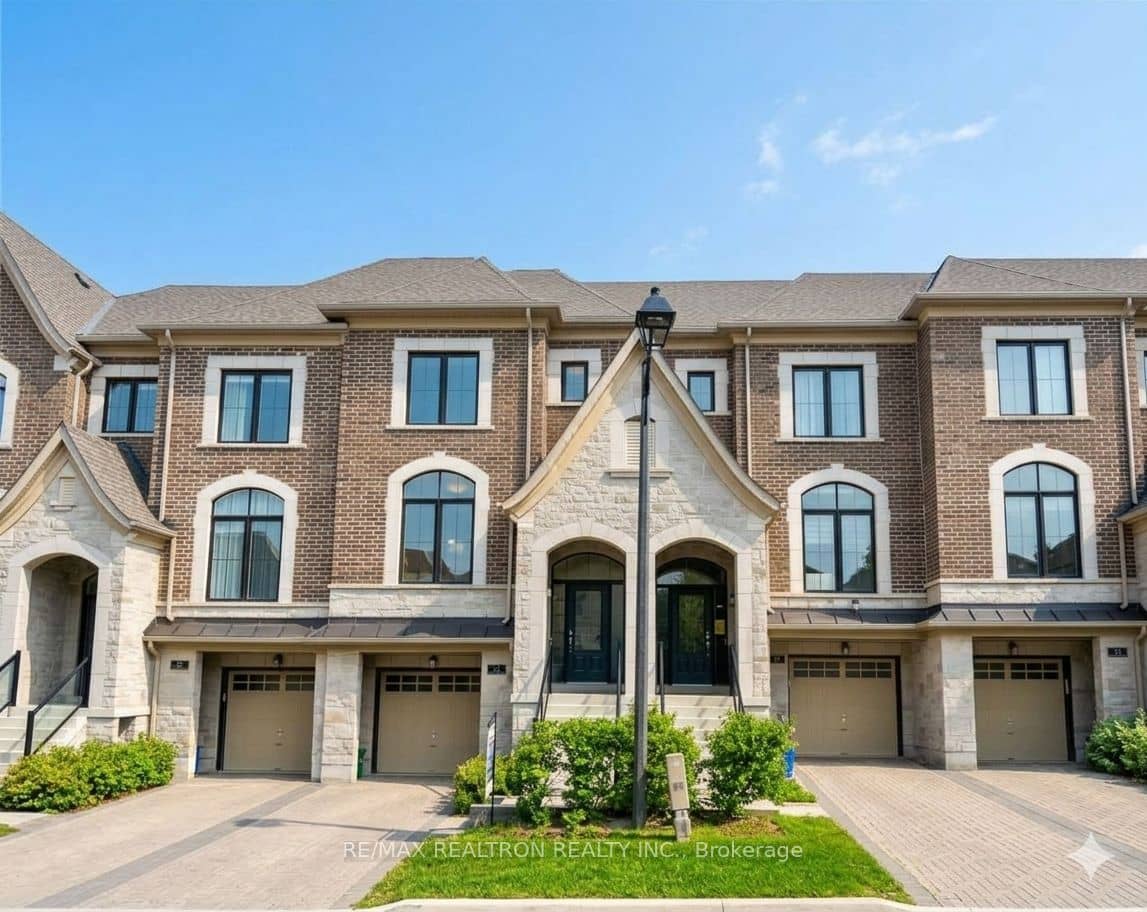 33 Duncombe Lane, Richmond Hill, ON L4C 1C2