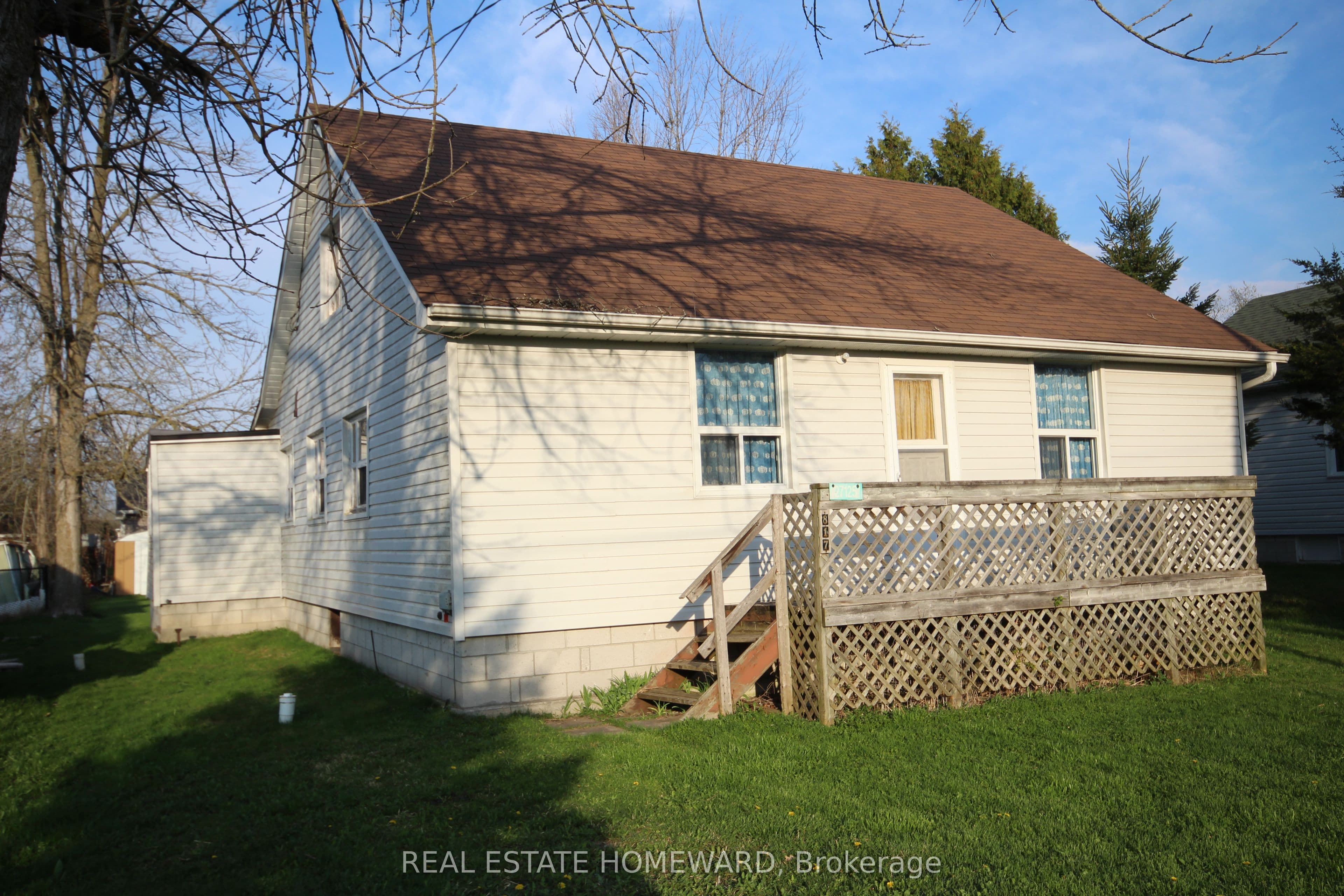 27125 Woodbine Avenue, Georgina, ON L4P 3E9