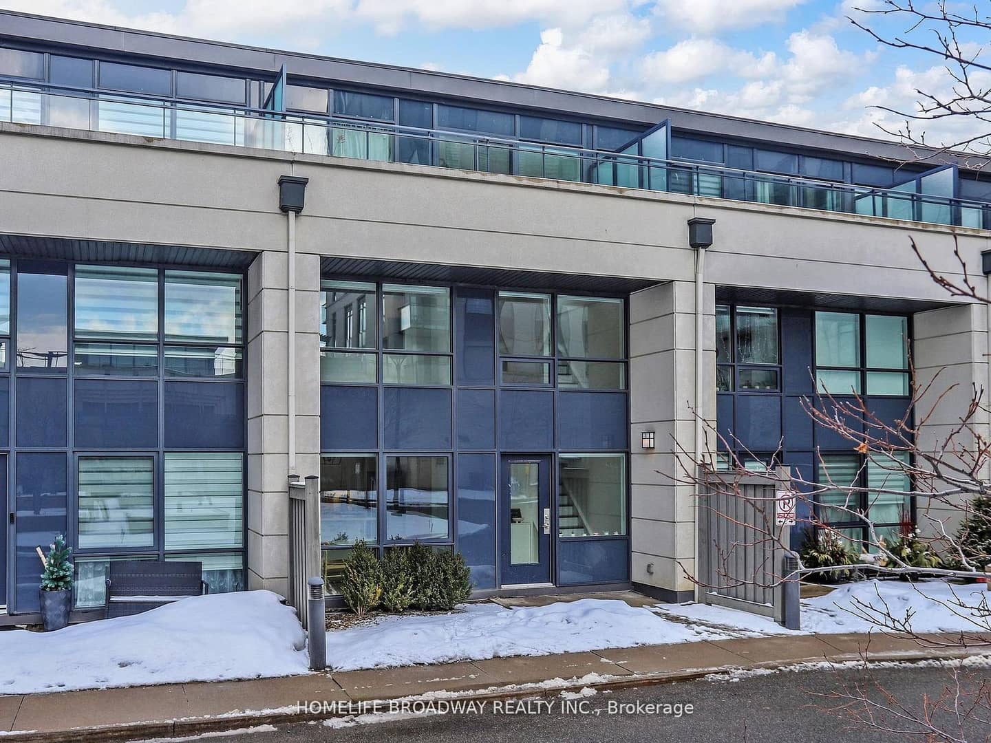 24 Woodstream Boulevard 112, Vaughan, ON L4L 8C4