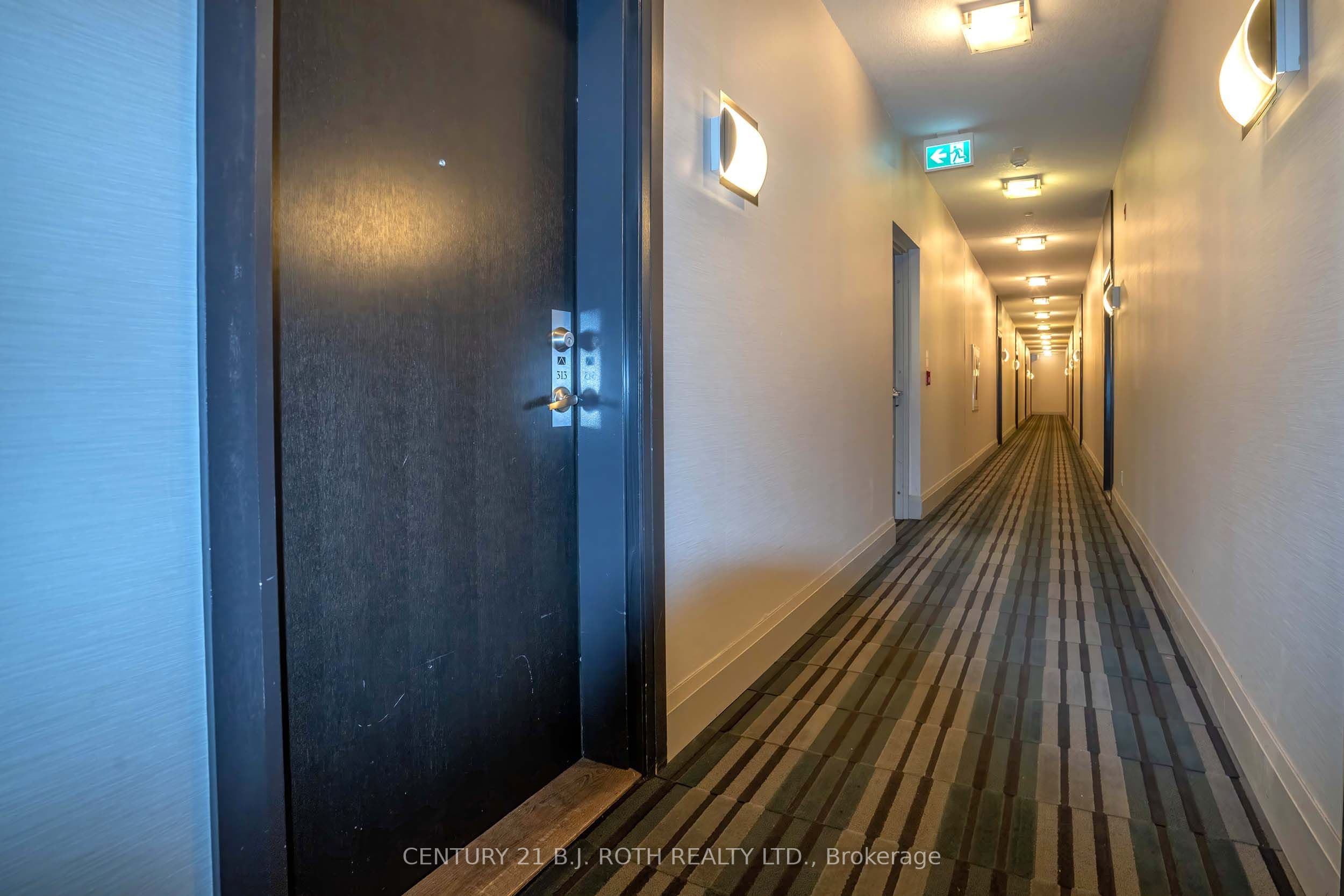 15277 Yonge Street S 313, Aurora, ON L4G 1Y3