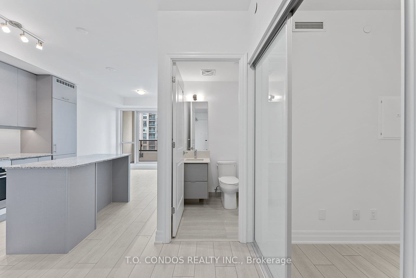 30 Elm Drive W 505, Mississauga, ON L5B 1L9