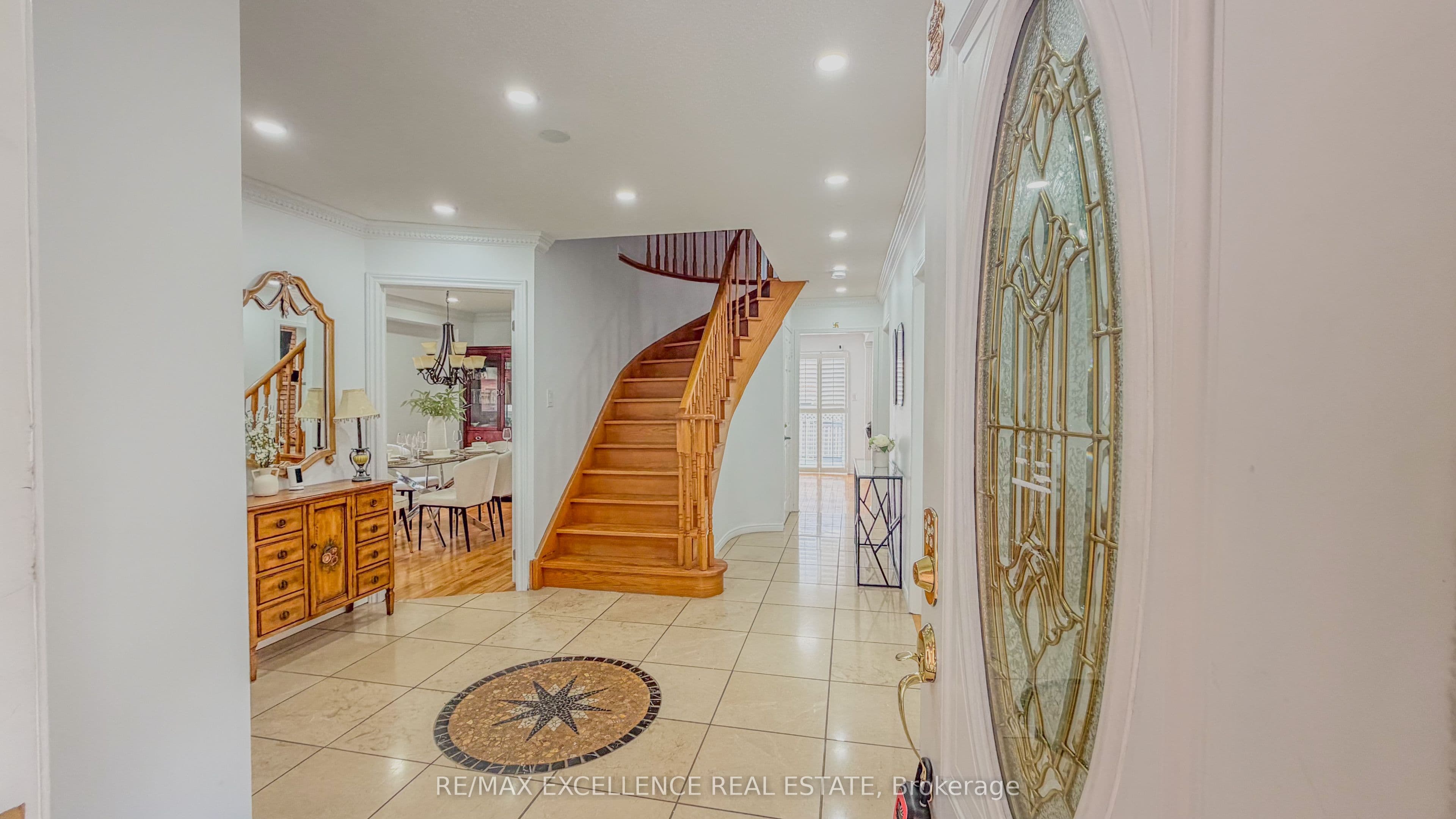 303 Hickory Circle, Oakville, ON L6H 4V3
