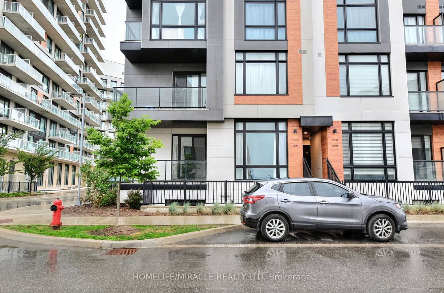 8 David Eyer Road 1221, Richmond Hill, ON L4S 0N5