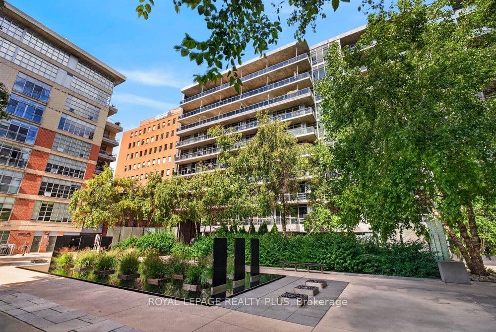 399 Adelaide Street W 509, Toronto, ON M5V 1S1