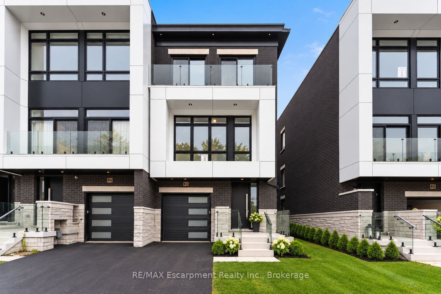 335 Helen Lawson Lane, Oakville, ON L6J 0G3