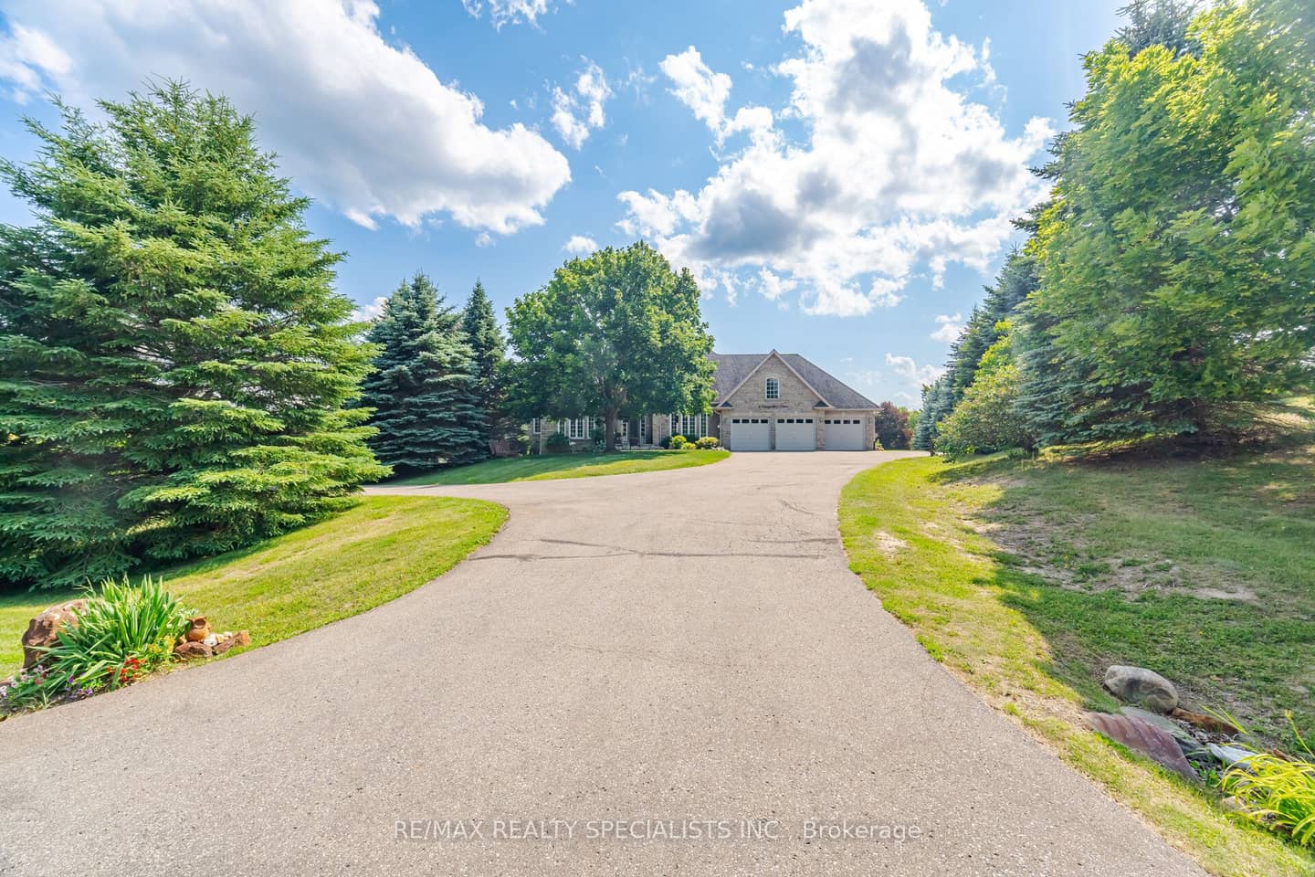 4 Tranquility Court, Caledon, ON L7E 3R7