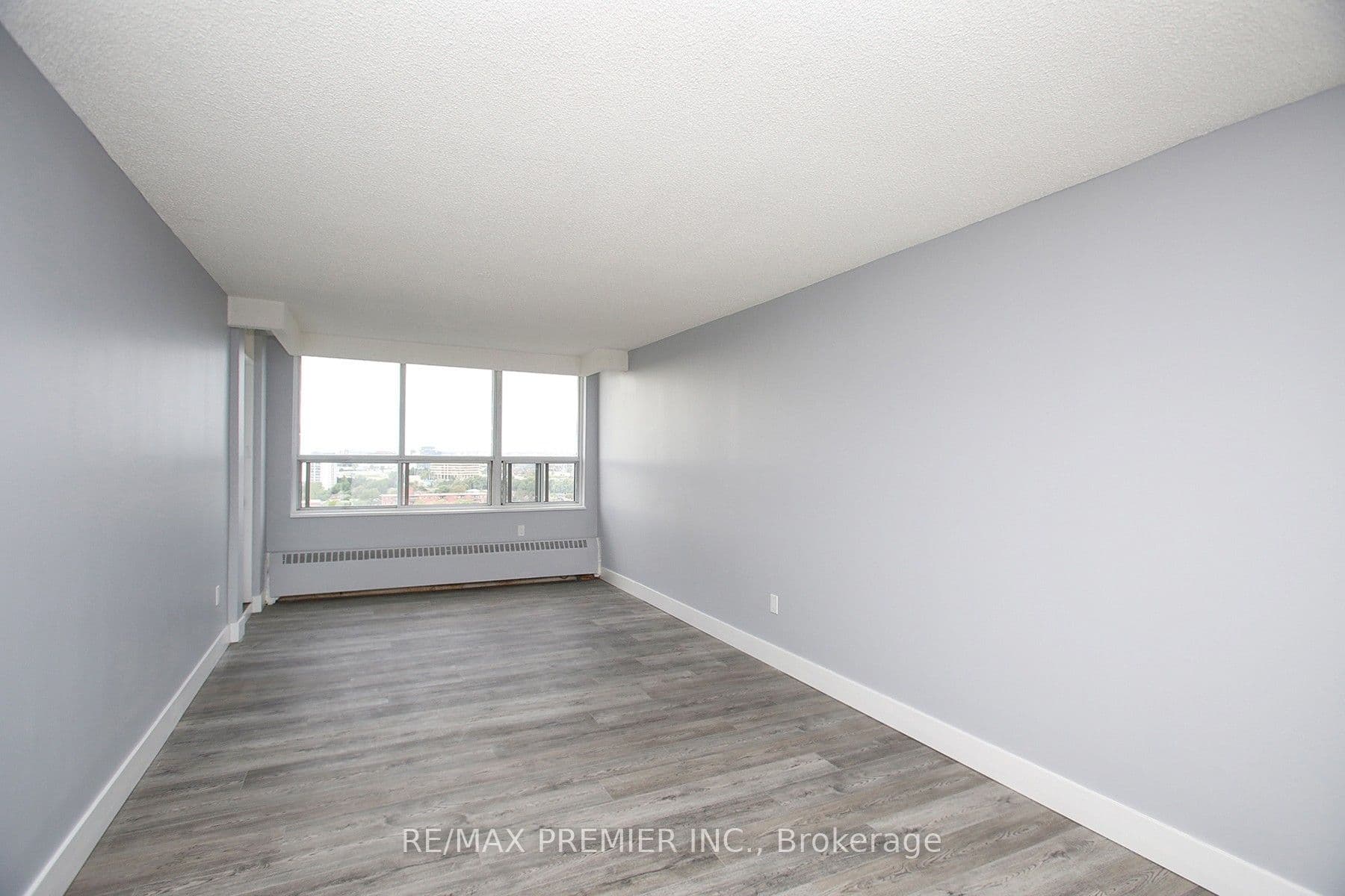 390 Dixon Road 1909, Toronto, ON M9R 1T4