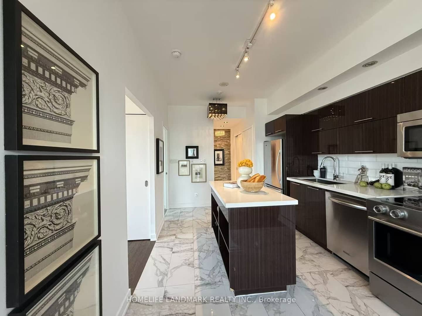 126 Simcoe Street 3303, Toronto, ON M5H 4E6