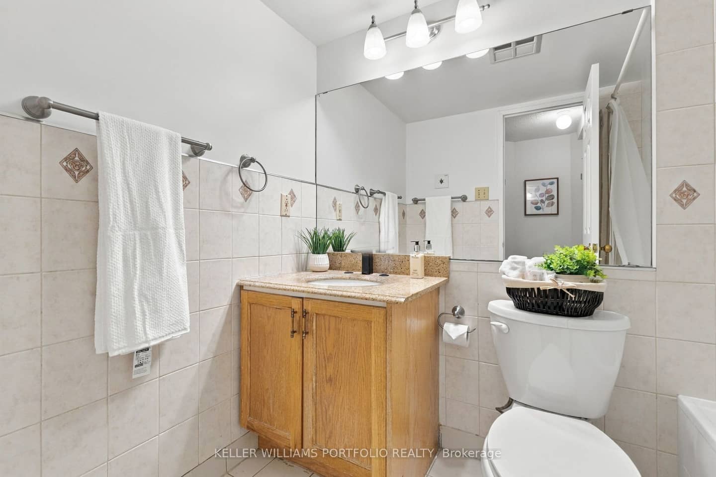 55 Centre Avenue 2304, Toronto, ON M5G 2H5