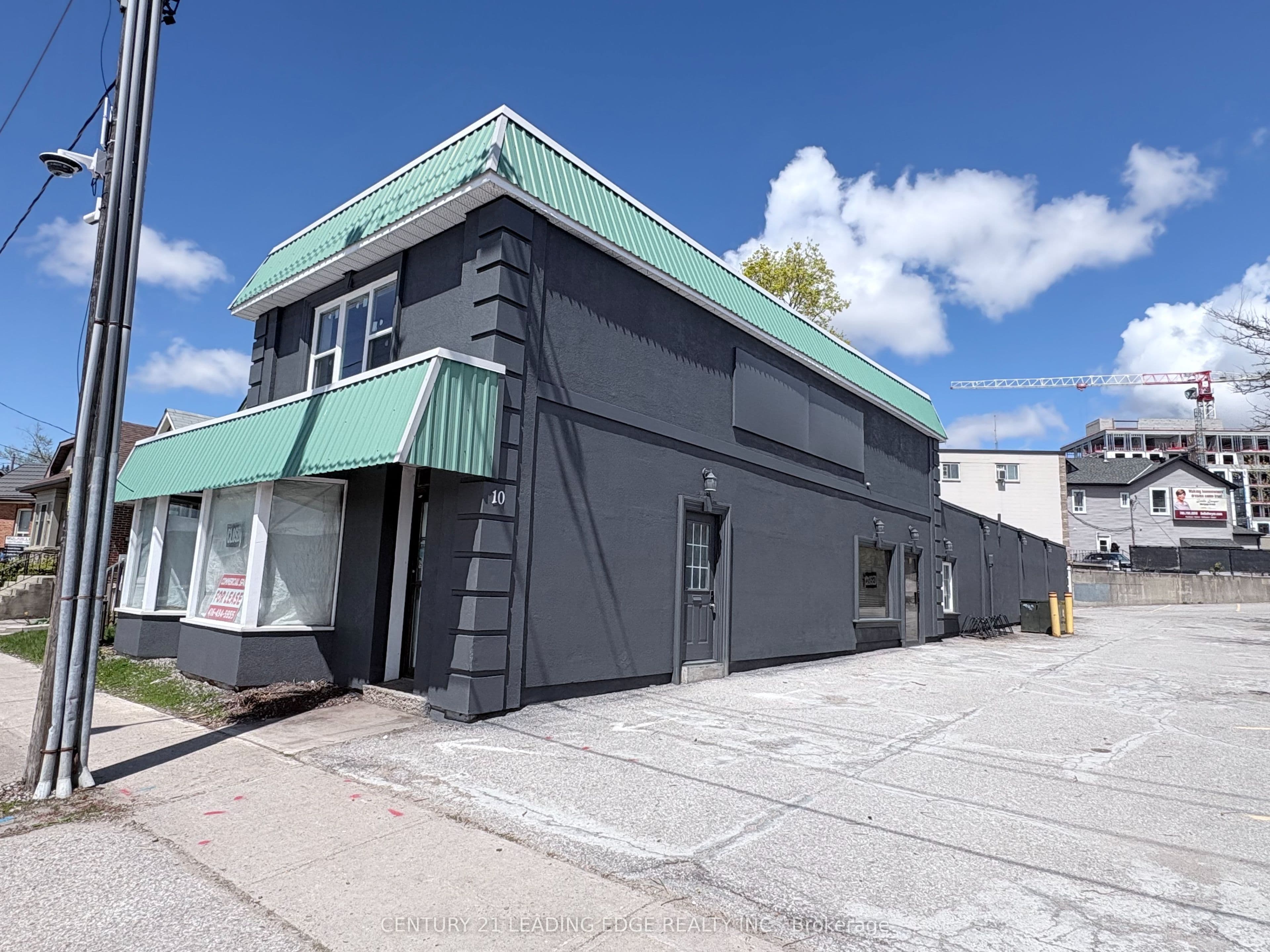 10 Ross Street 2, Barrie, ON L4N 1E7