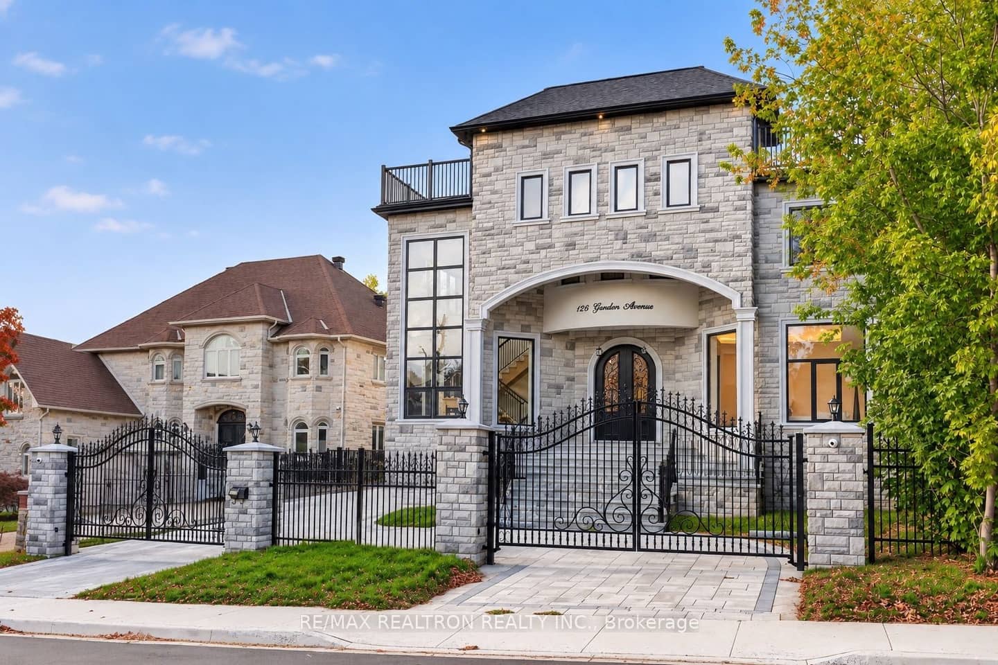 126 Garden Avenue, Richmond Hill, ON L4C 6M1