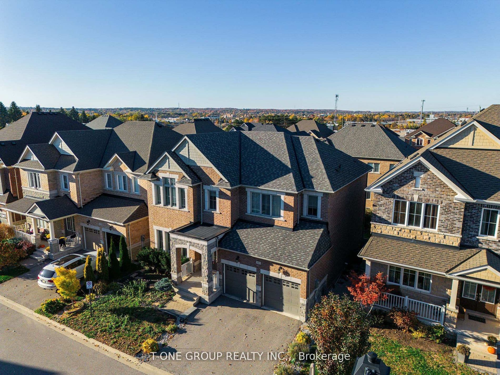 63 Ken Sinclair Crescent, Aurora, ON L4G 3J1