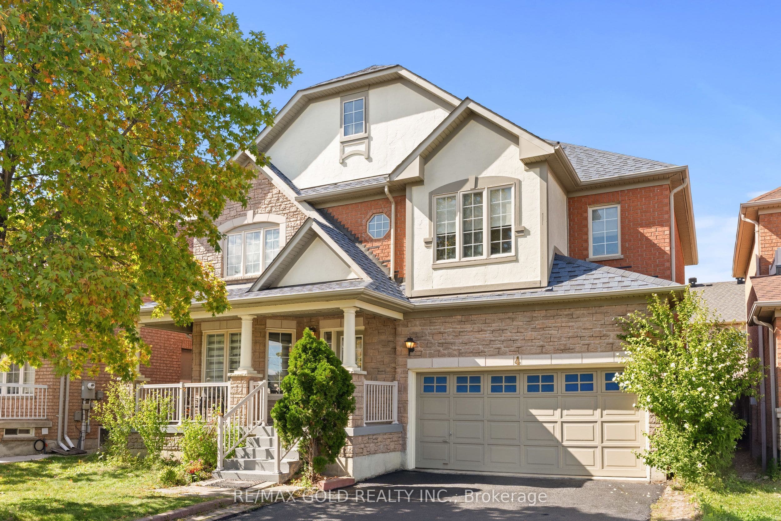 4 AUSTRALIA Drive, Brampton, ON L6R 3E4