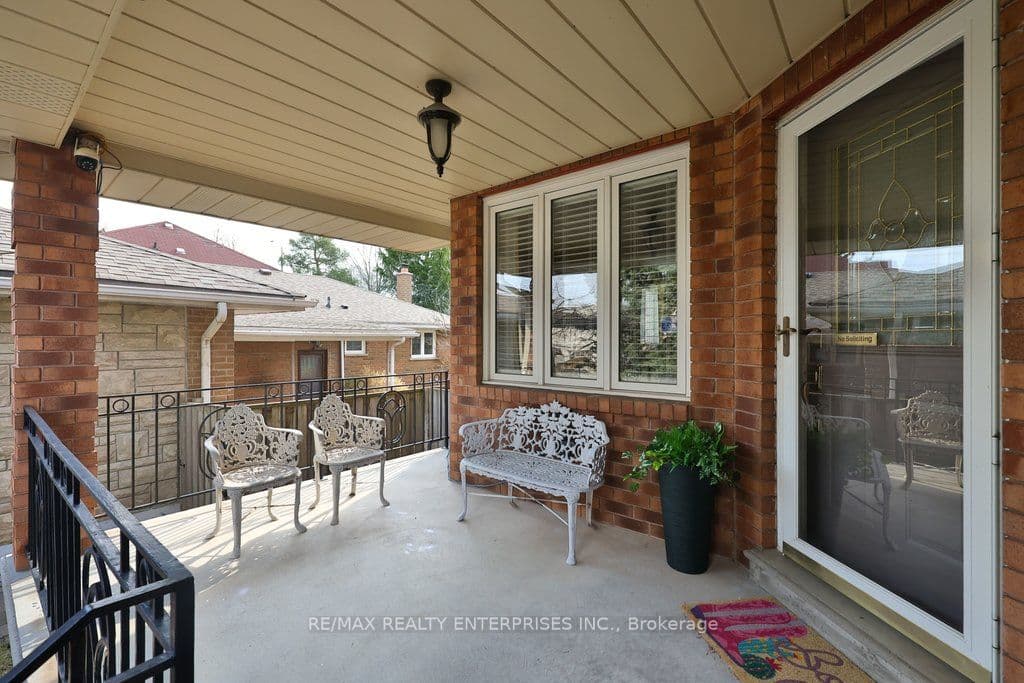 3022 Dalehurst Drive, Mississauga, ON L5N 6M8