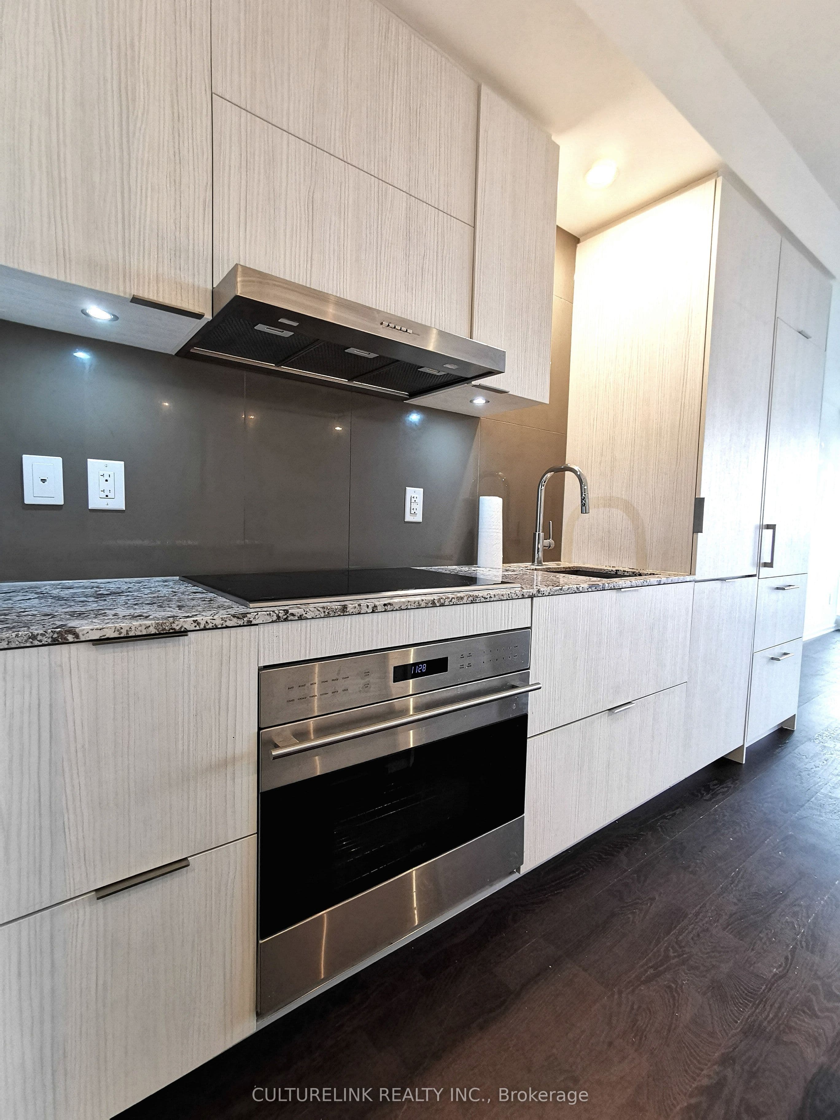 1 Bloor Street E 5508, Toronto, ON M4W 1A9