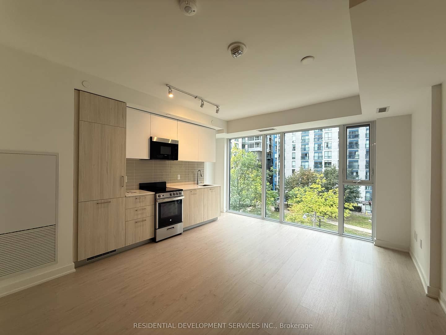 65 Mutual Street 408, Toronto, ON M5B 0E5