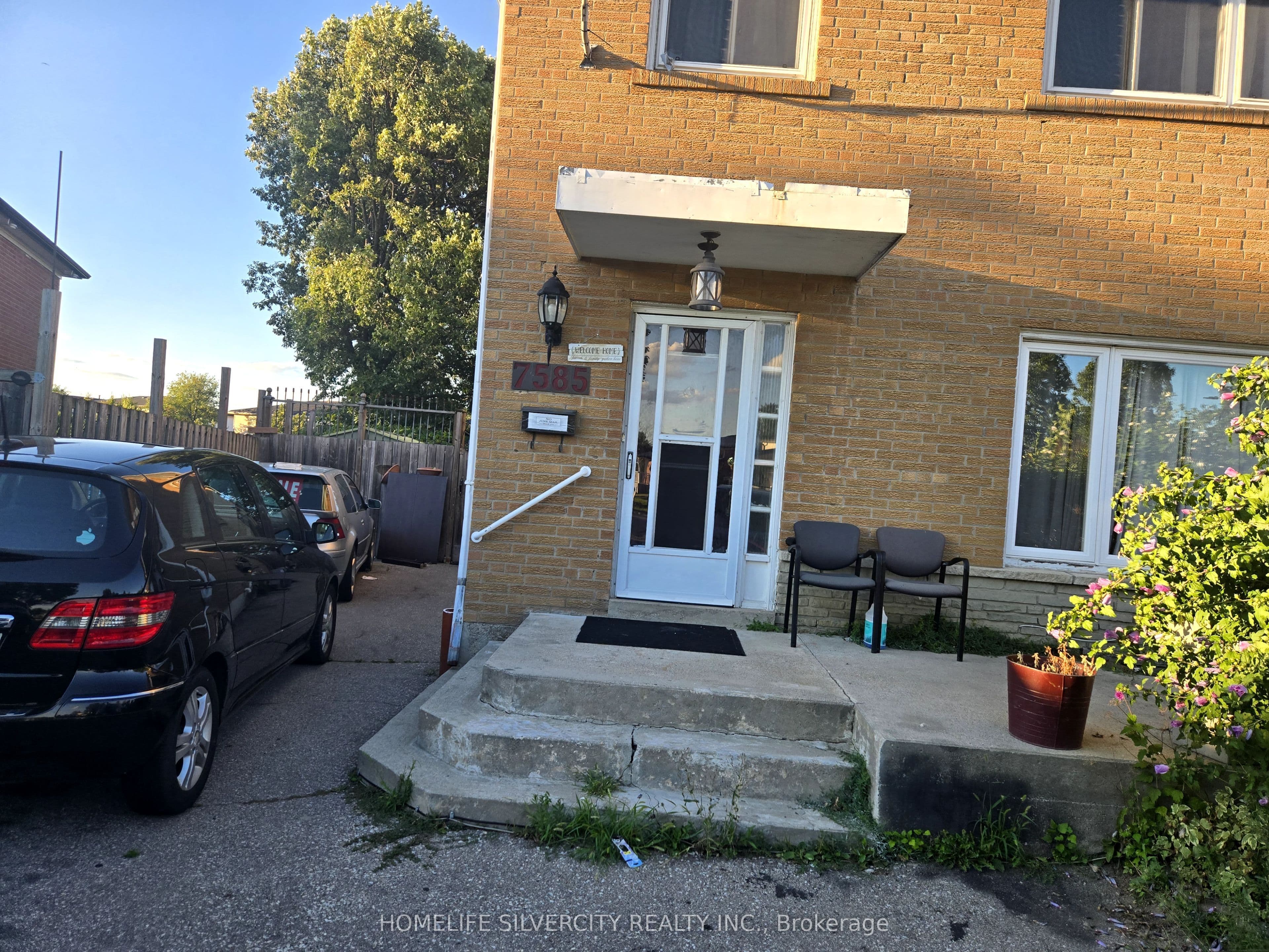 7585 Wrenwood Crescent, Mississauga, ON L4T 2V8