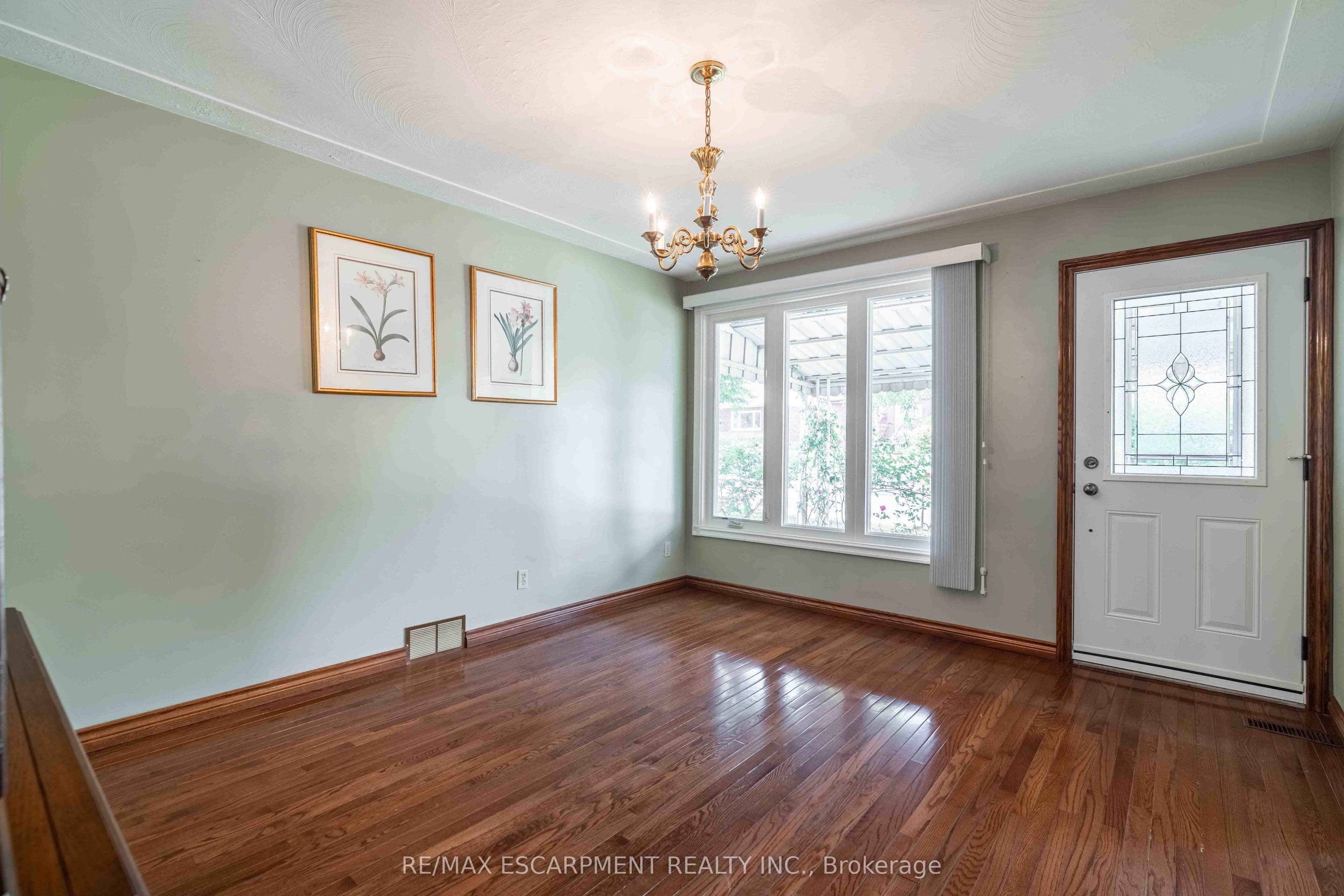 215 Rosedale Avenue, Hamilton, ON L8K 4N6