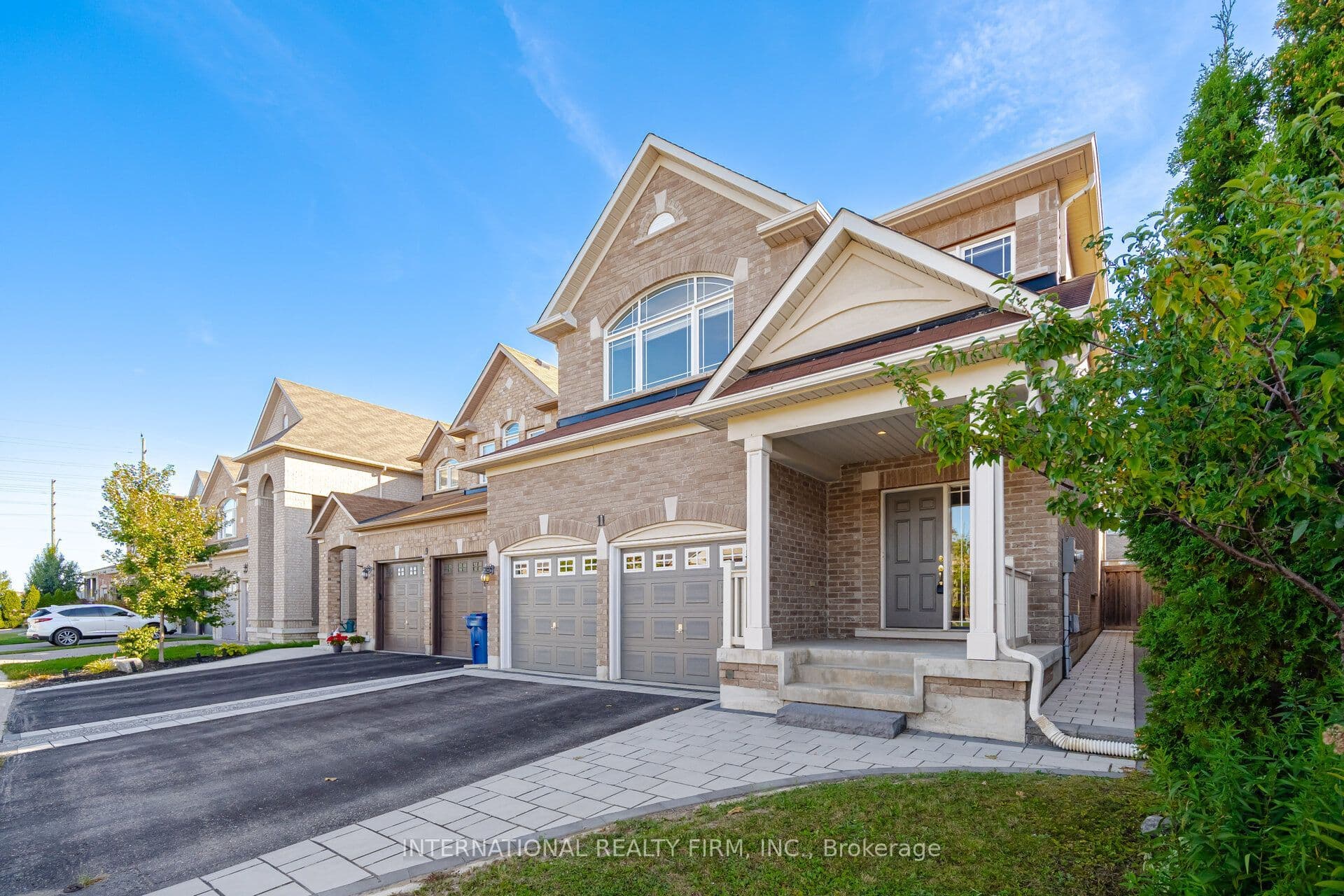 11 Lady Gwillim Avenue, East Gwillimbury, ON L9N 0B3