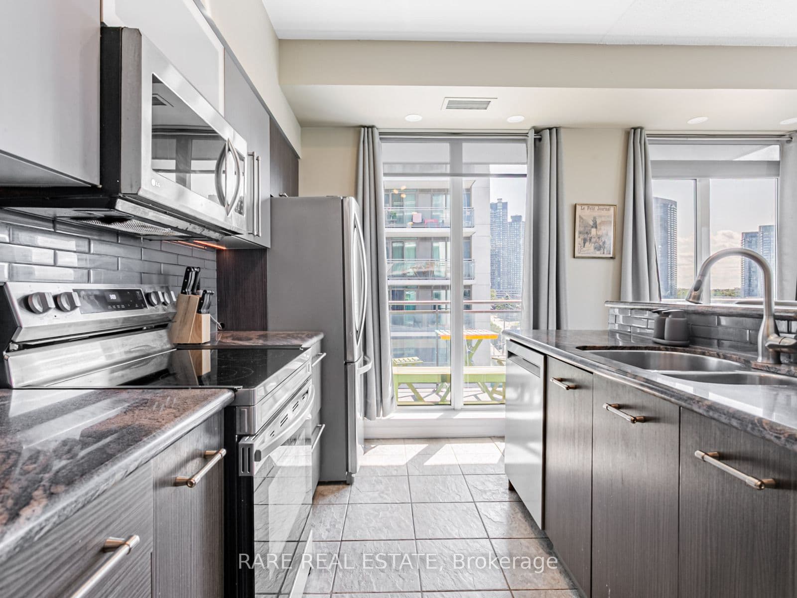 2119 Lake Shore Boulevard W 703, Toronto, ON M8V 4E8