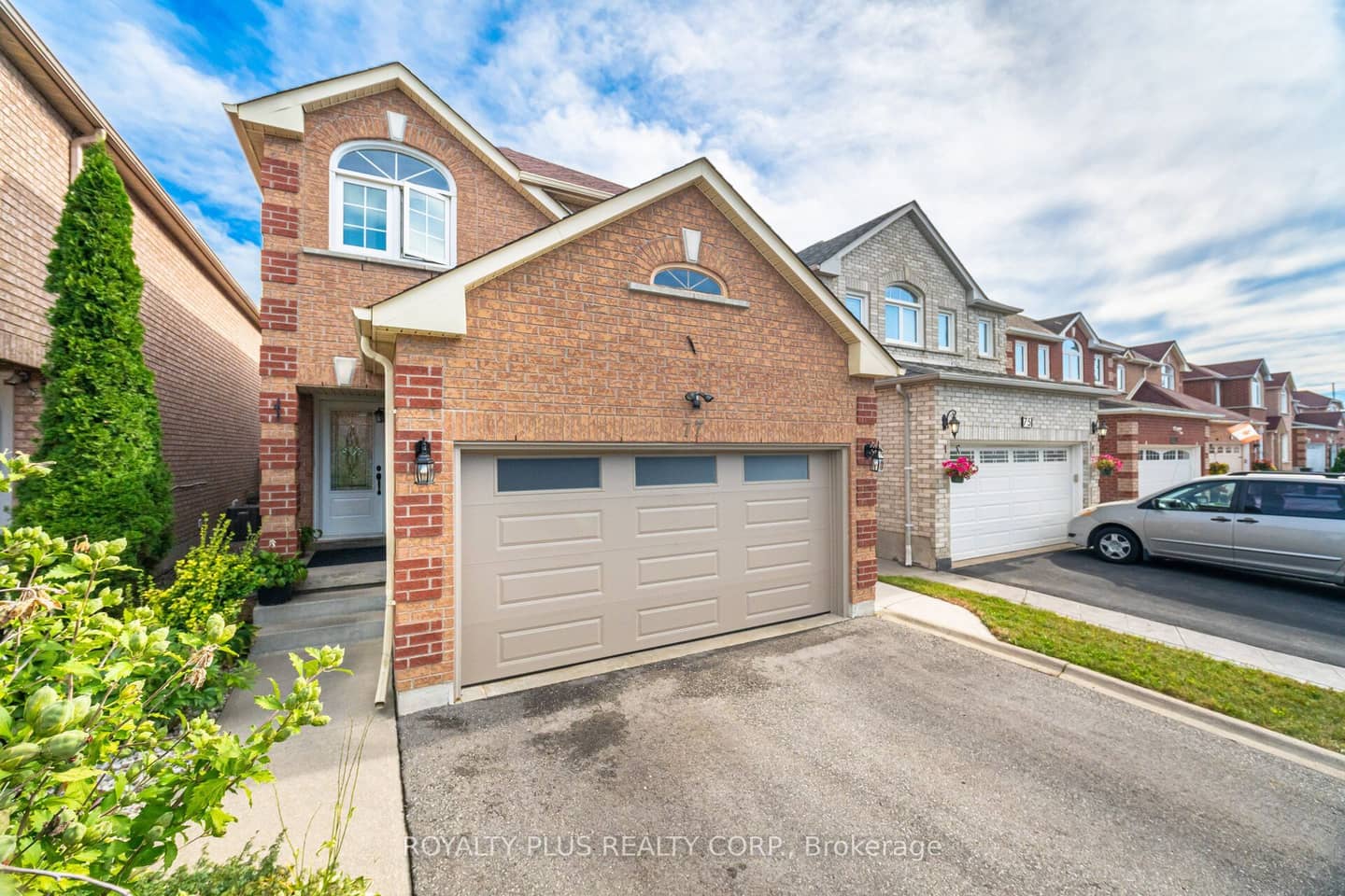 77 Arthurs Crescent, Brampton, ON L6Y 4Y3