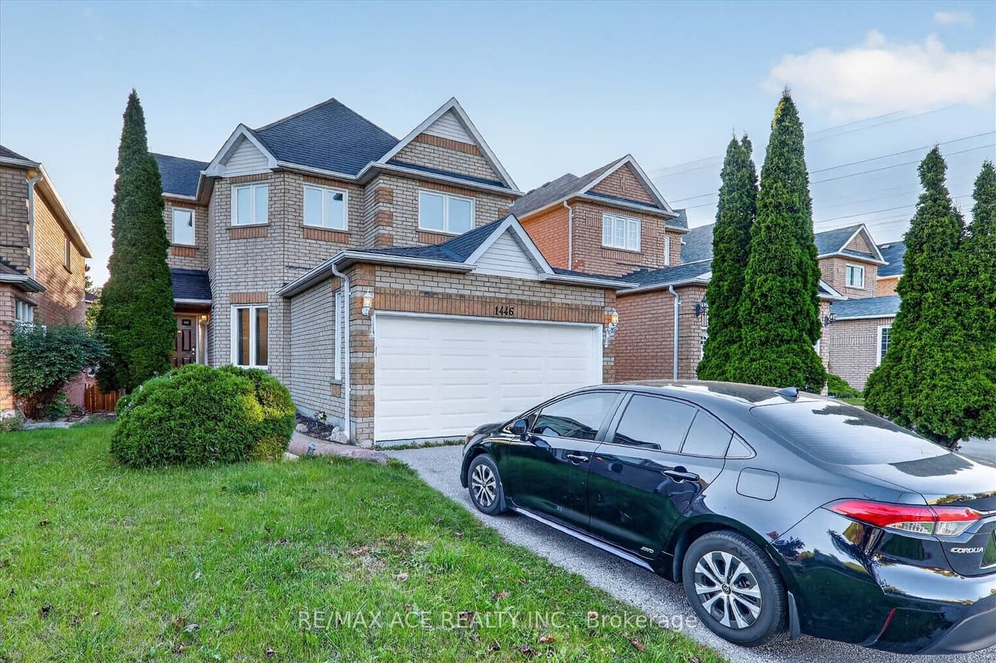 1446 Sandhurst Crescent, Pickering, ON L1V 6Y8