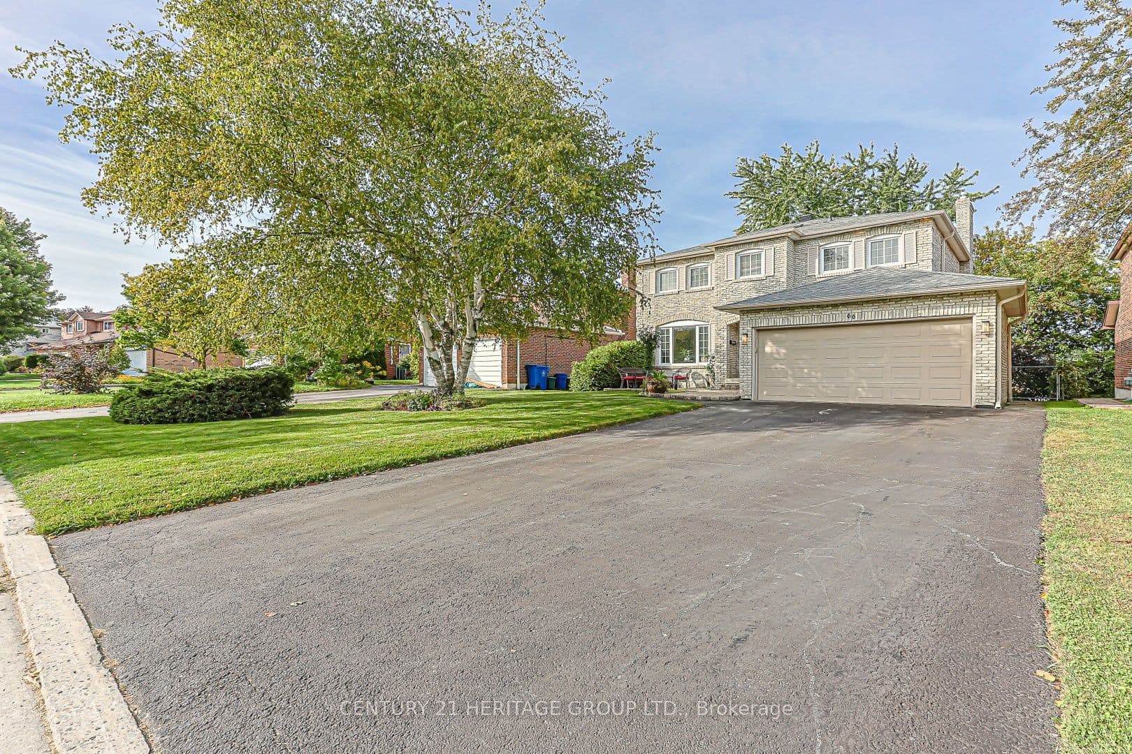 66 Howlett Avenue, Newmarket, ON L3Y 5S5