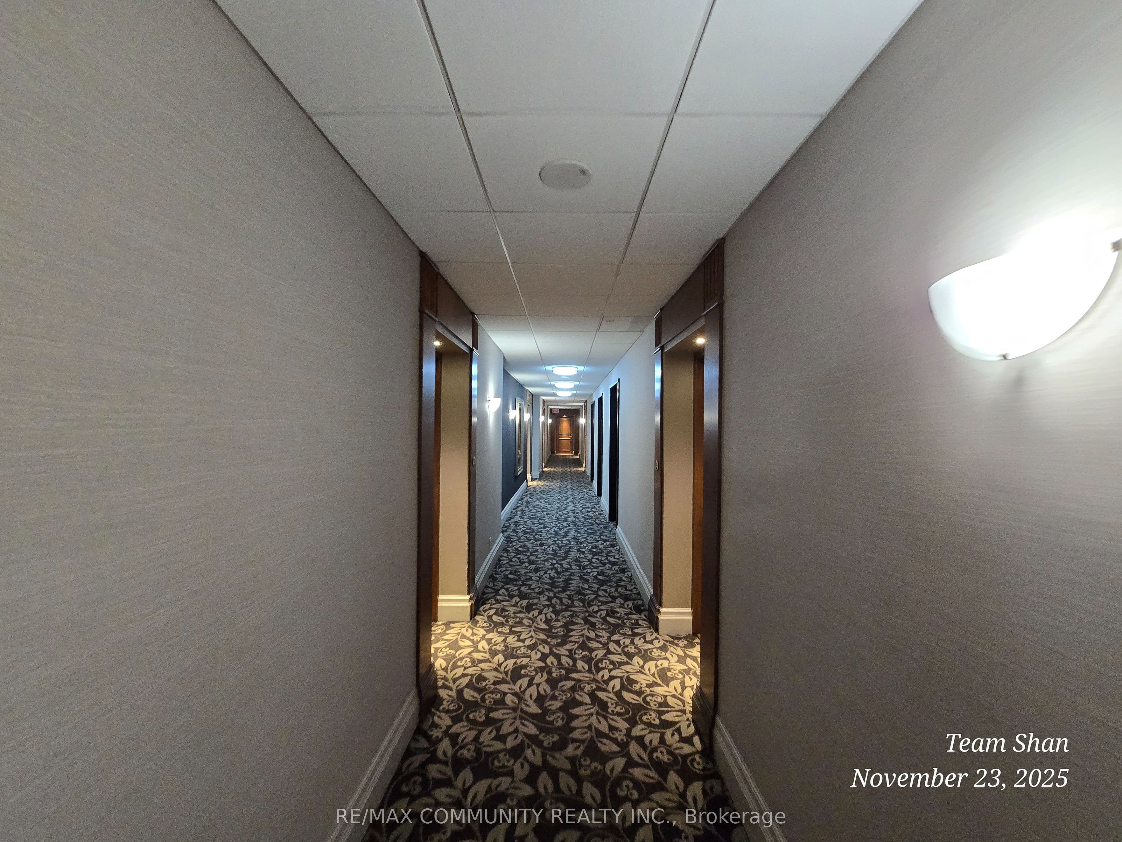 1 Lee Centere Drive PH302, Toronto, ON M1H 3J2