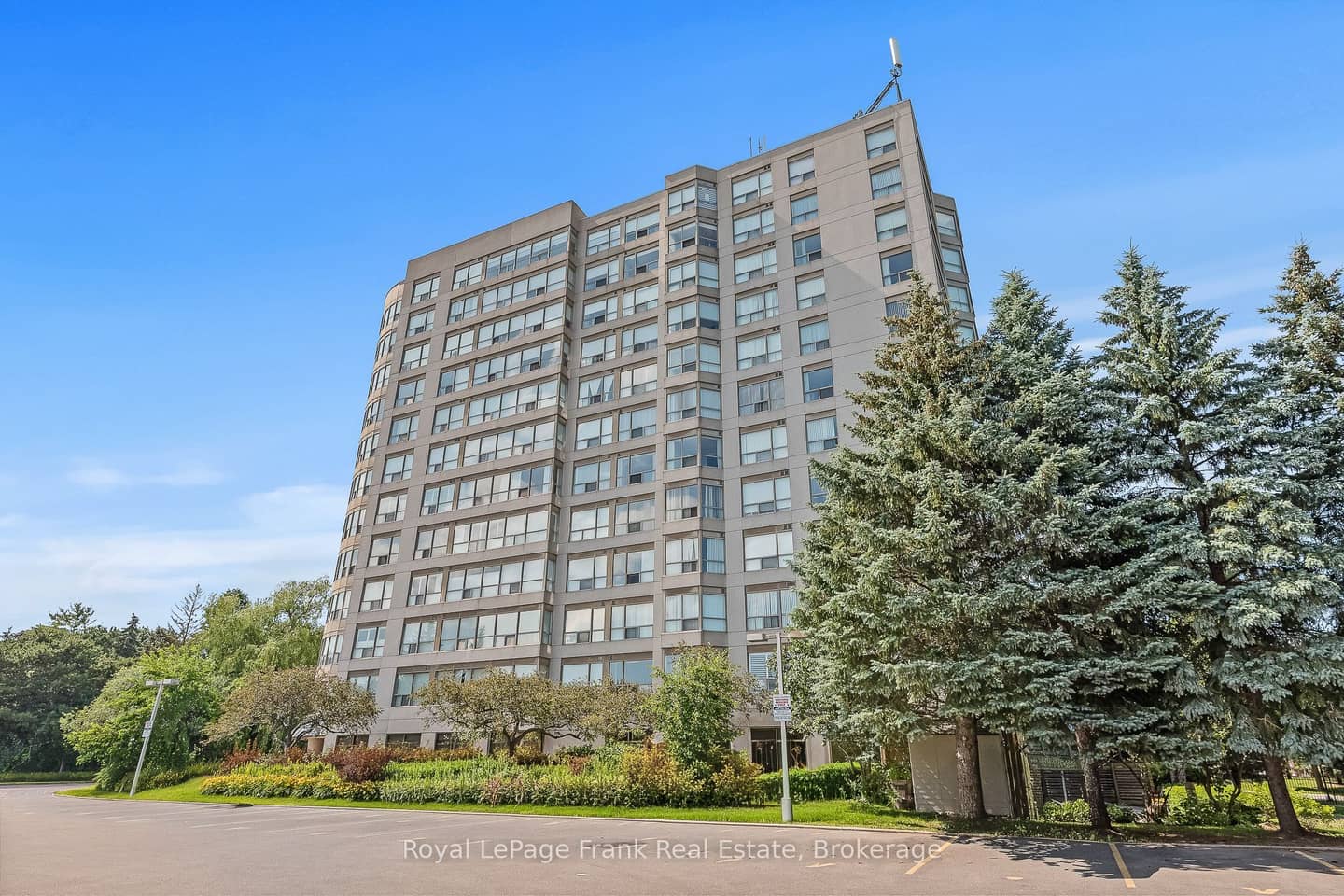 712 Rossland Road E 602, Whitby, ON L1N 9E8