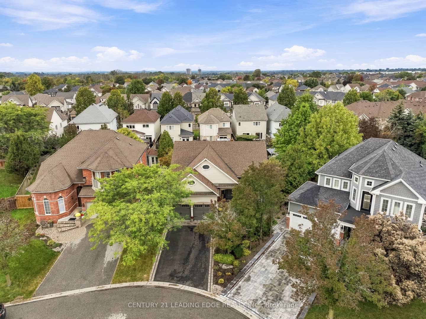 12 Coastview Court, Whitby, ON L1N 9N6