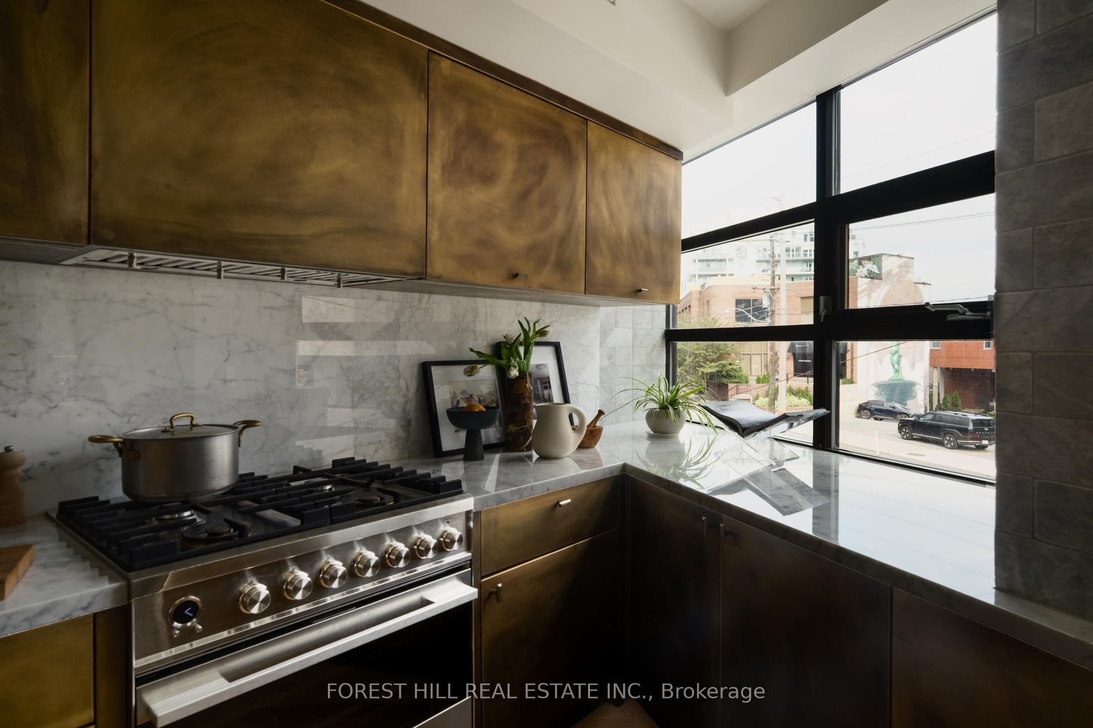 295 Davenport Road 205, Toronto, ON M5R 1K5