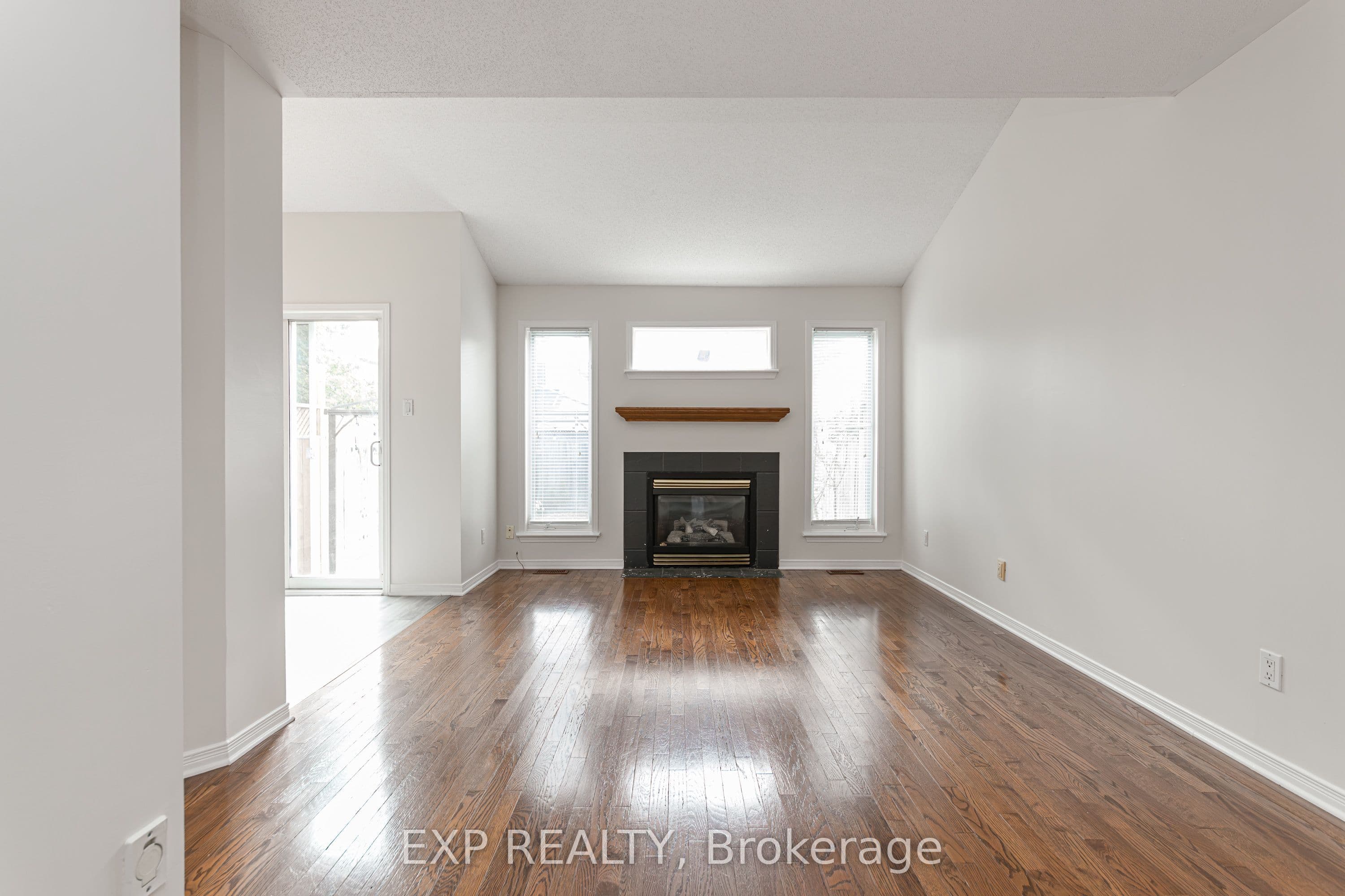 970 Cove Island Terrace, Blossom Park - Airport and Area, ON K1V 1R4