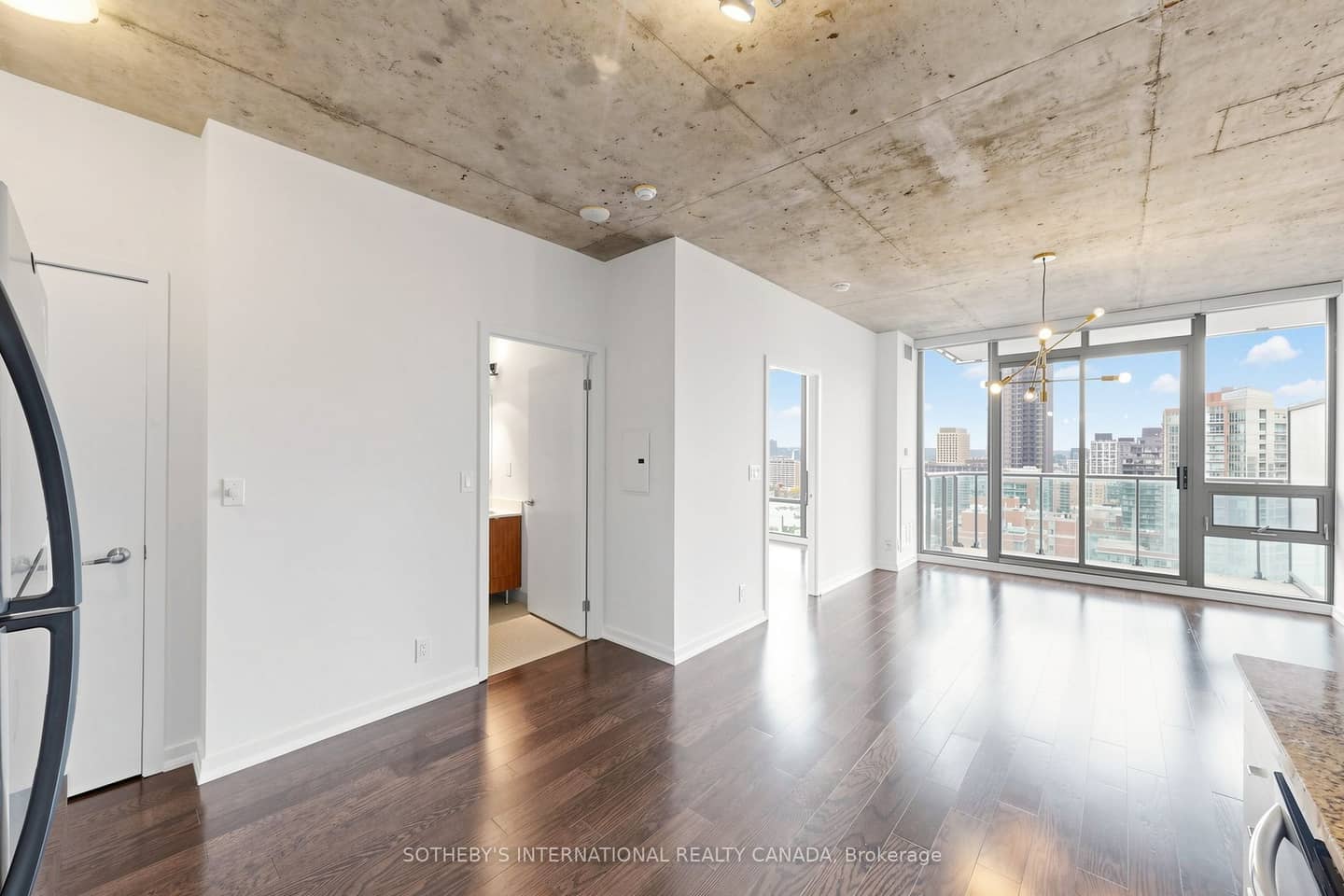 33 Lombard Street 2207, Toronto, ON M5C 3H8