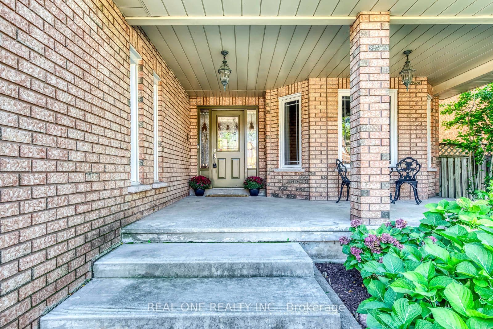 1332 Greenwood Crescent, Oakville, ON L6J 6V3