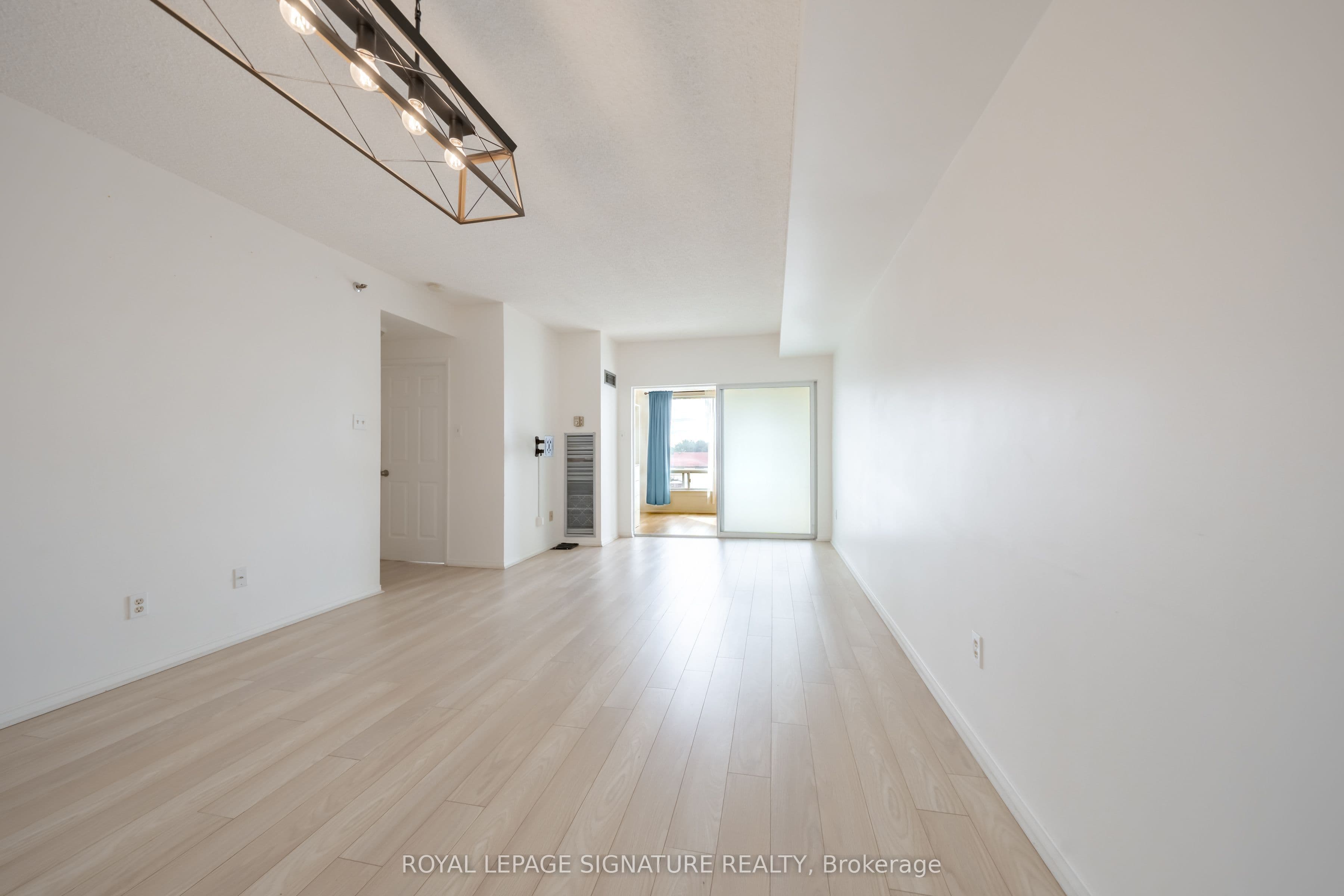 5800 Sheppard Avenue E 316, Toronto, ON M1B 5J7