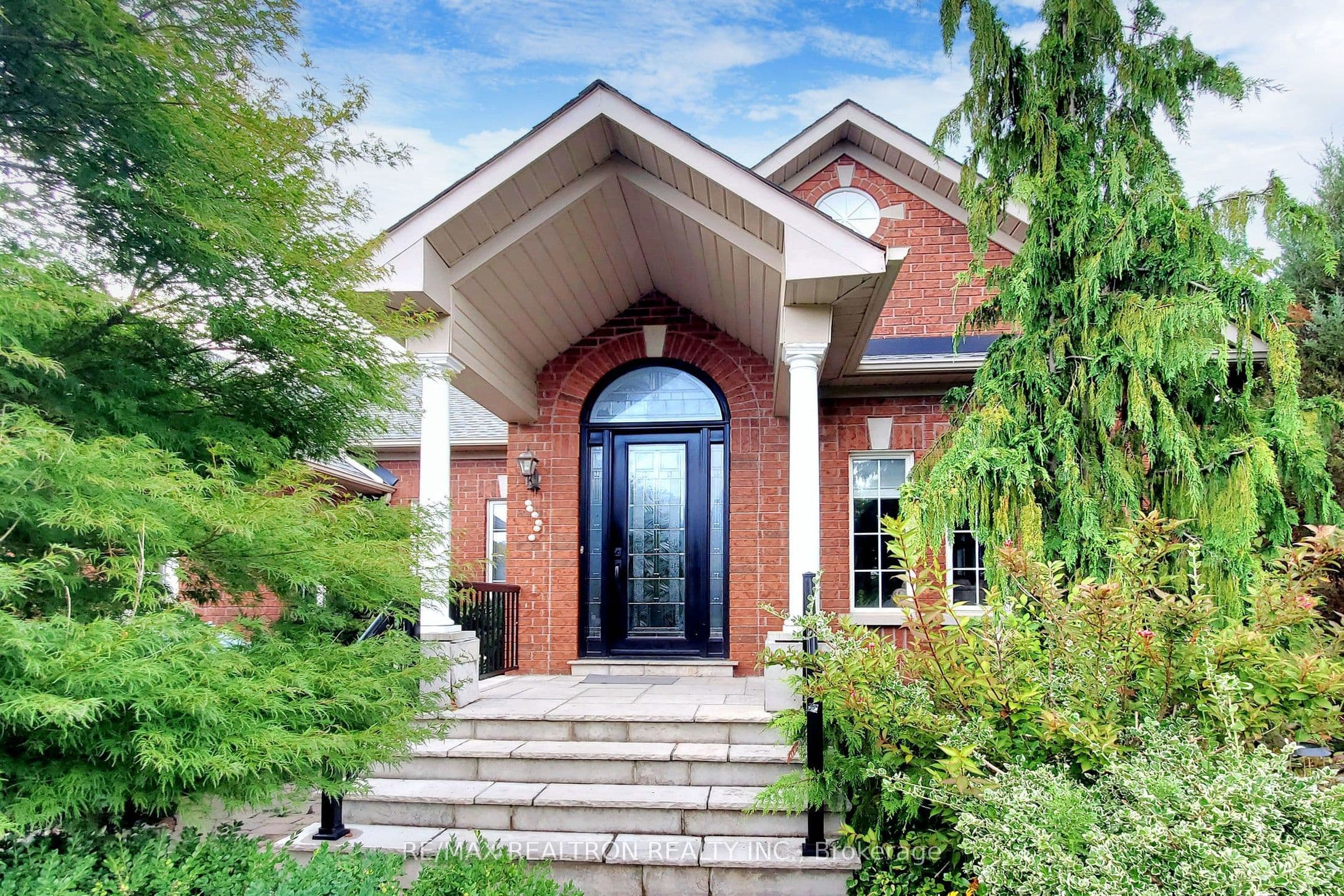 1021 Ivsbridge Boulevard, Newmarket, ON L3X 1N7
