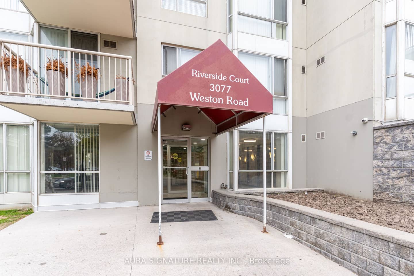 3077 Weston Road 401, Toronto, ON M9M 3A1