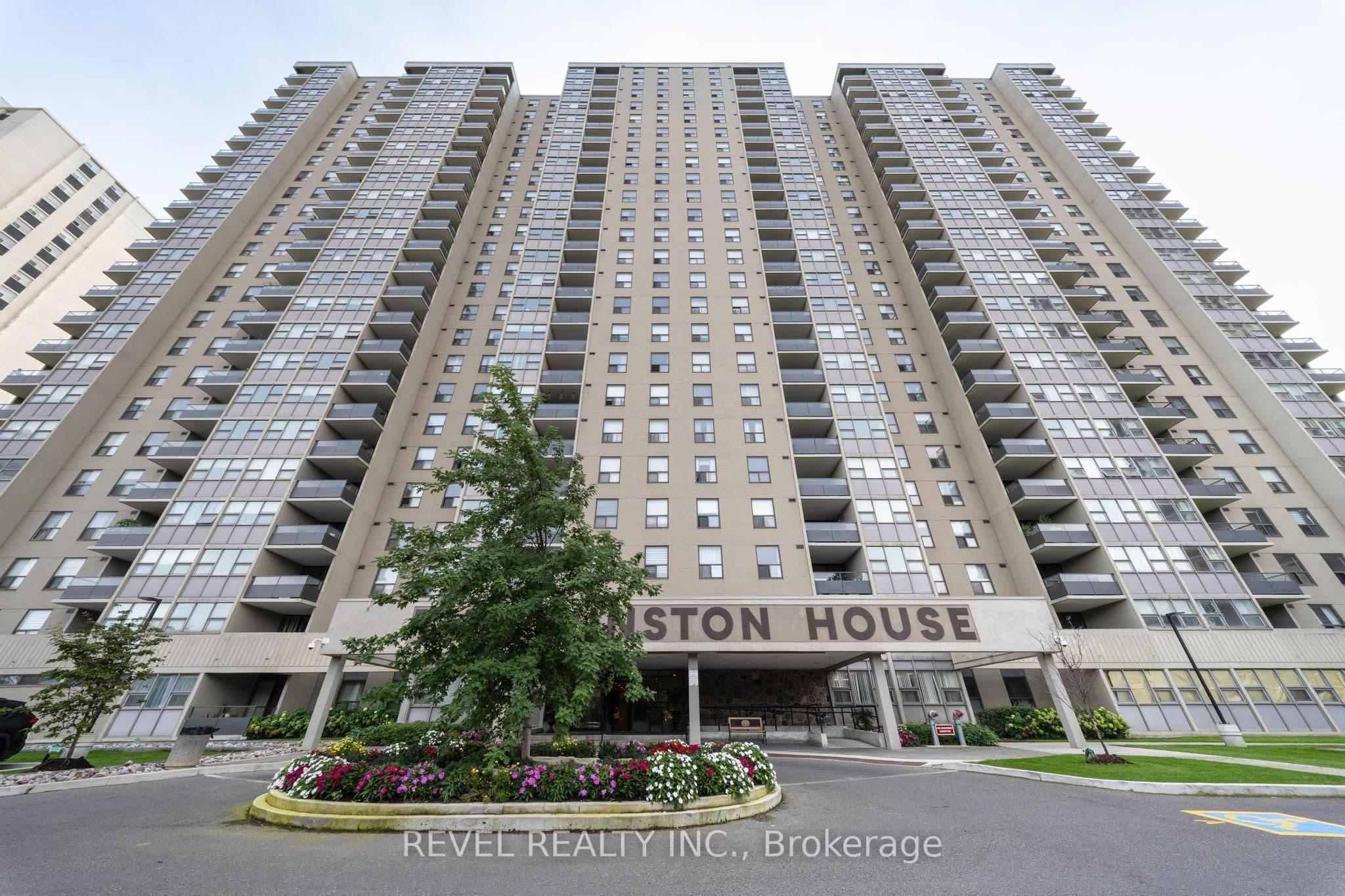 75 Emmett Avenue, Toronto, ON M6M 5A7