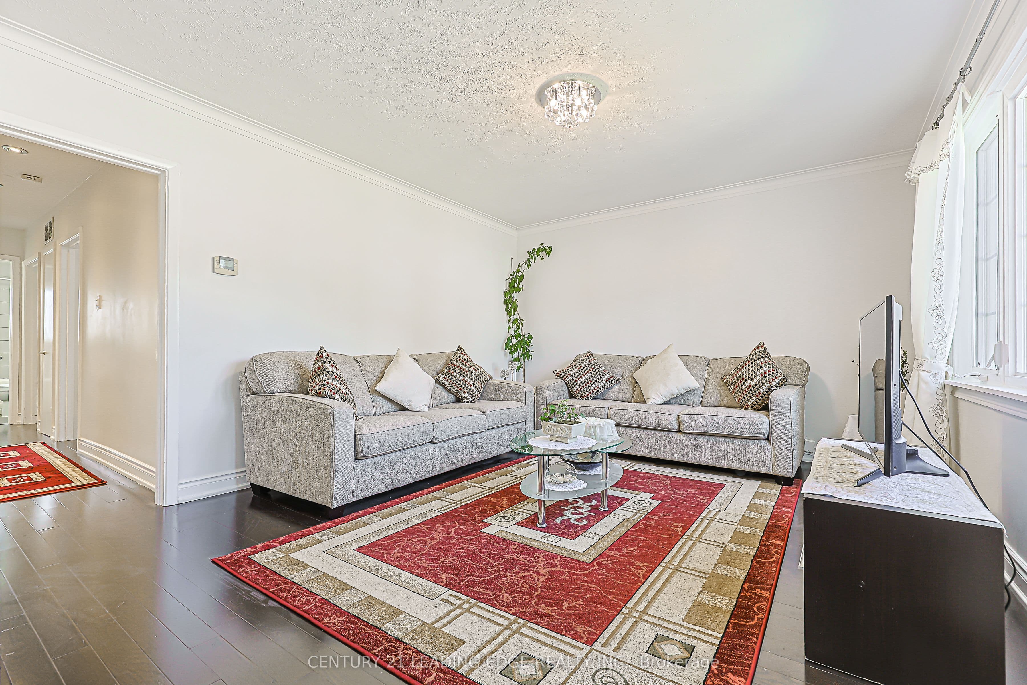 246 ELLINGTON Drive, Toronto, ON M1R 3Y4