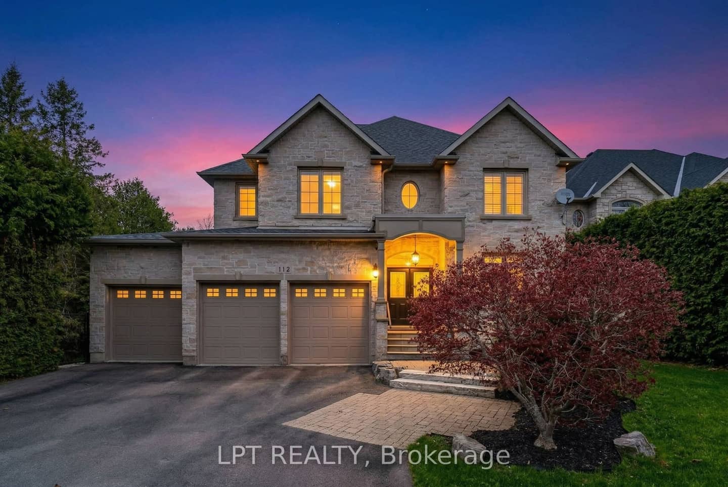 112 Tyler Street, Aurora, ON L4G 2N3